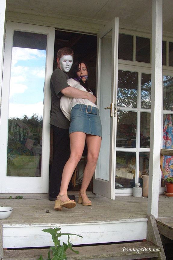 Tied Sexy Beauties 400-2