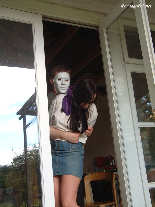 Tied Sexy Beauties 400-2