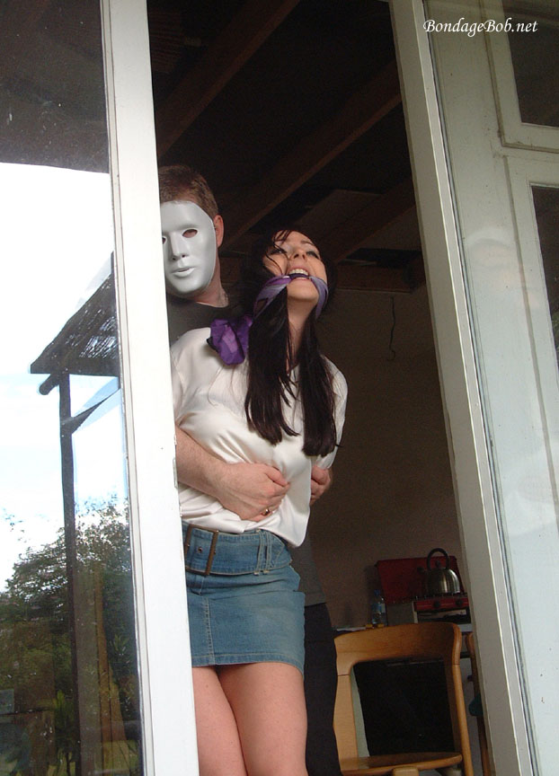 Tied Sexy Beauties 400-2