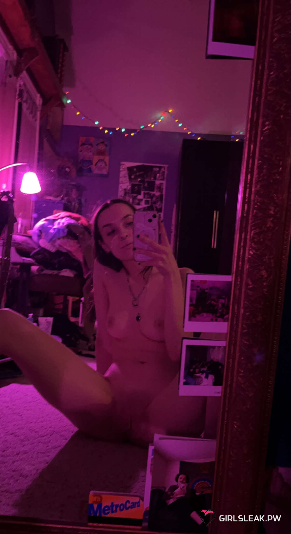 Look at this hot bitch