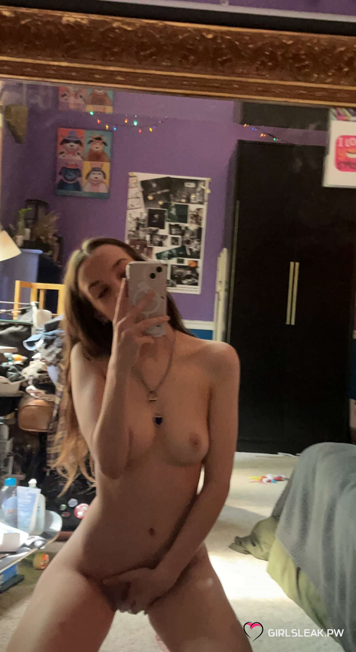 Look at this hot bitch