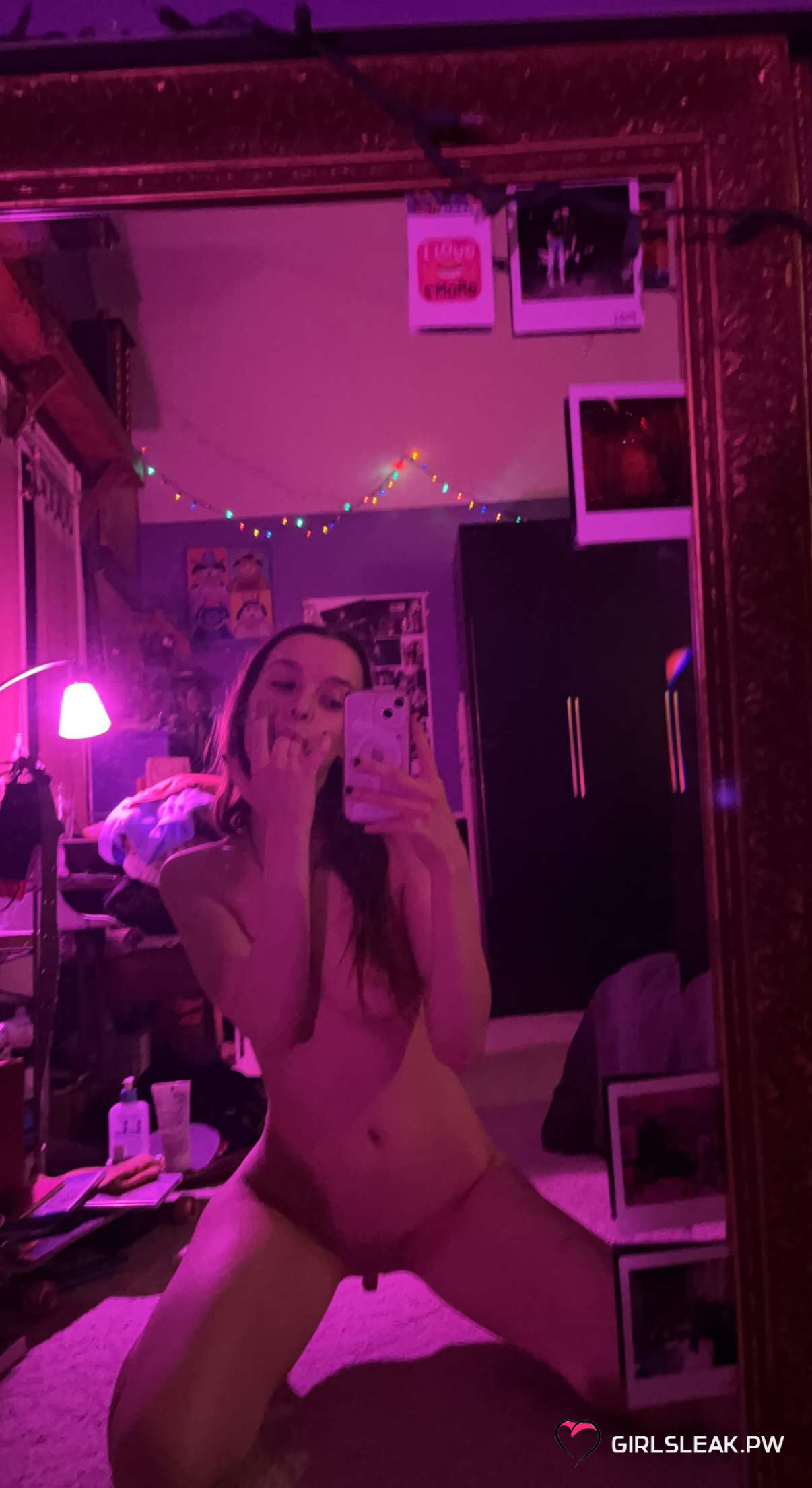 Look at this hot bitch