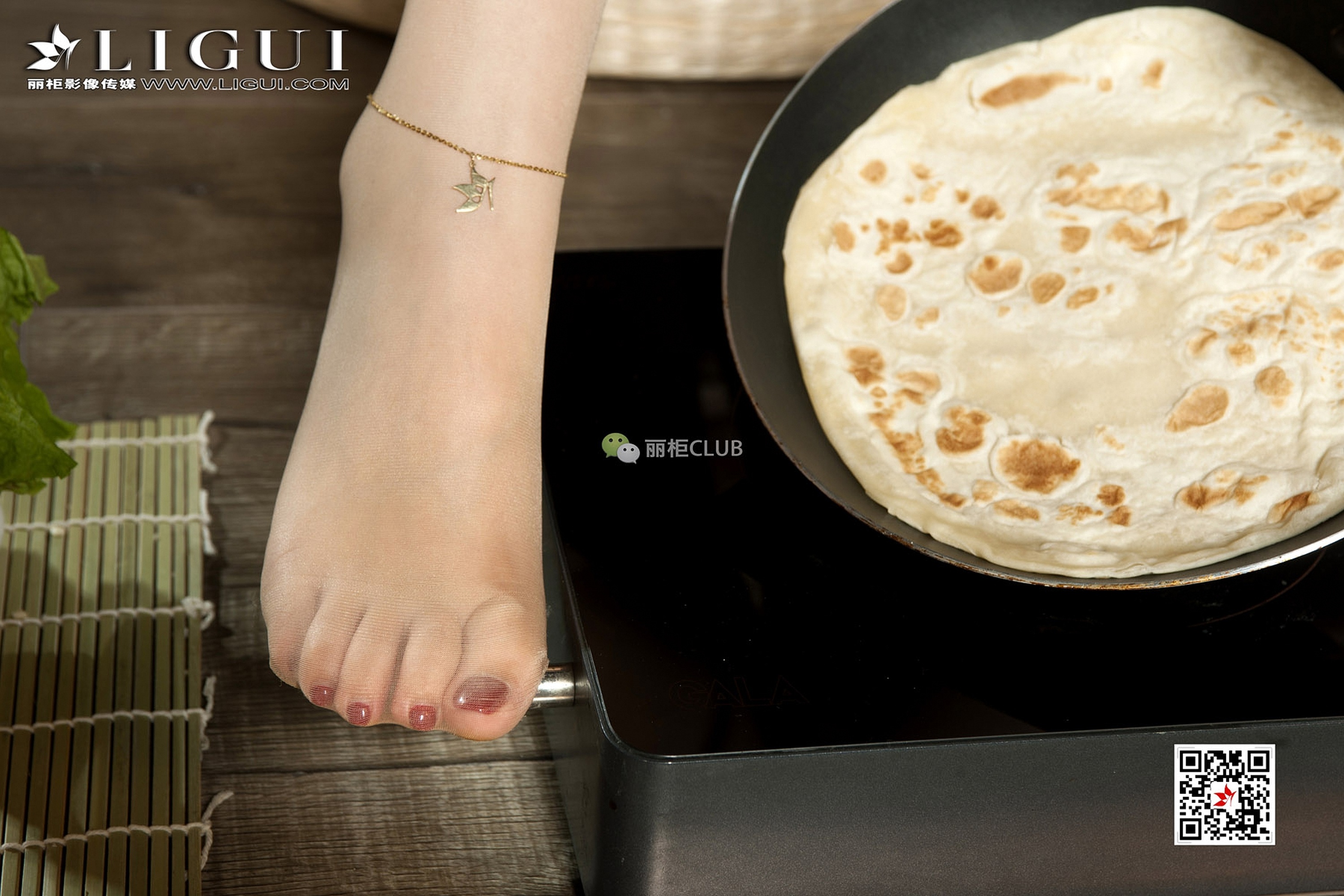 pretty lady dirty feet 71