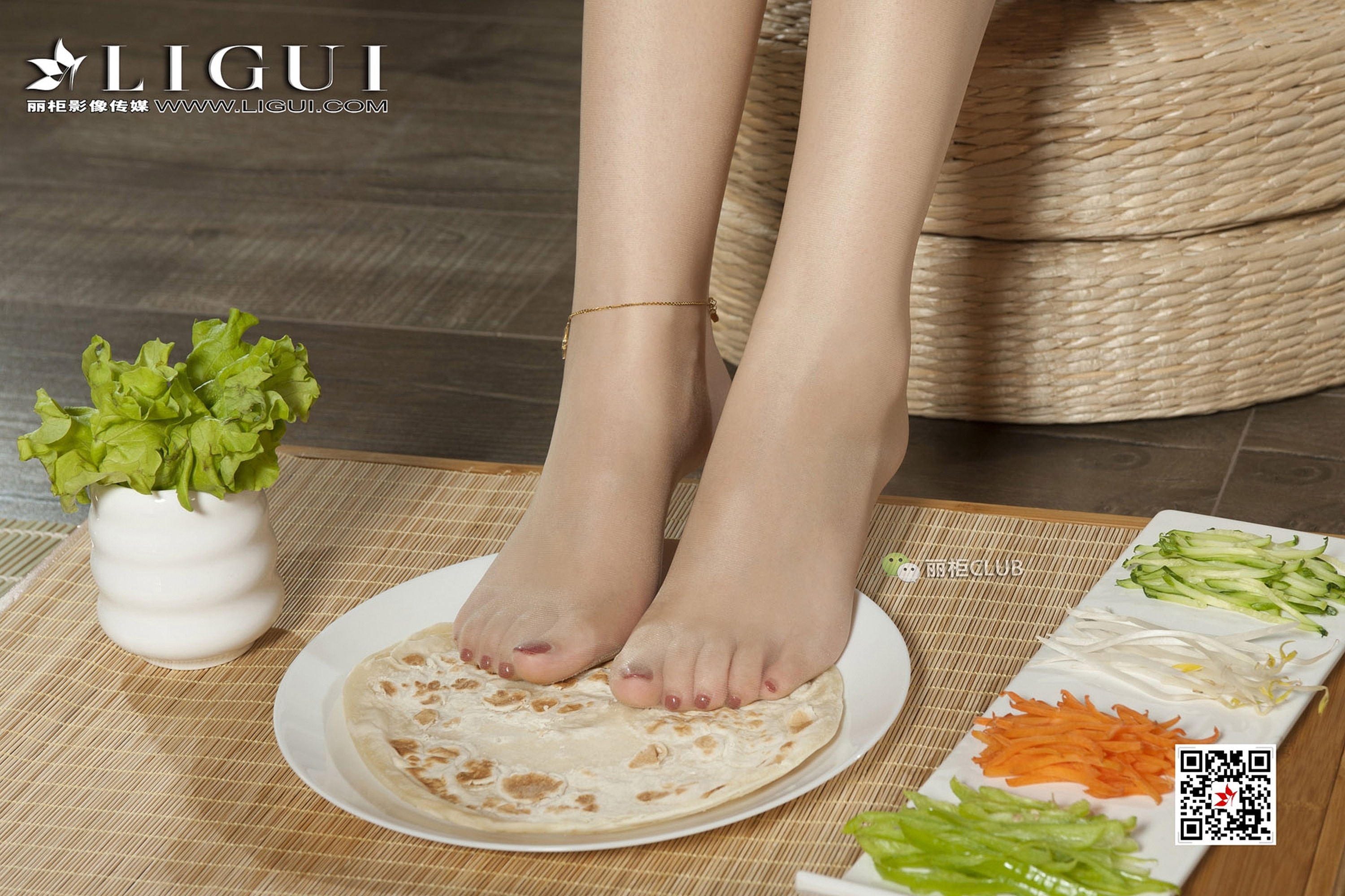 pretty lady dirty feet 71