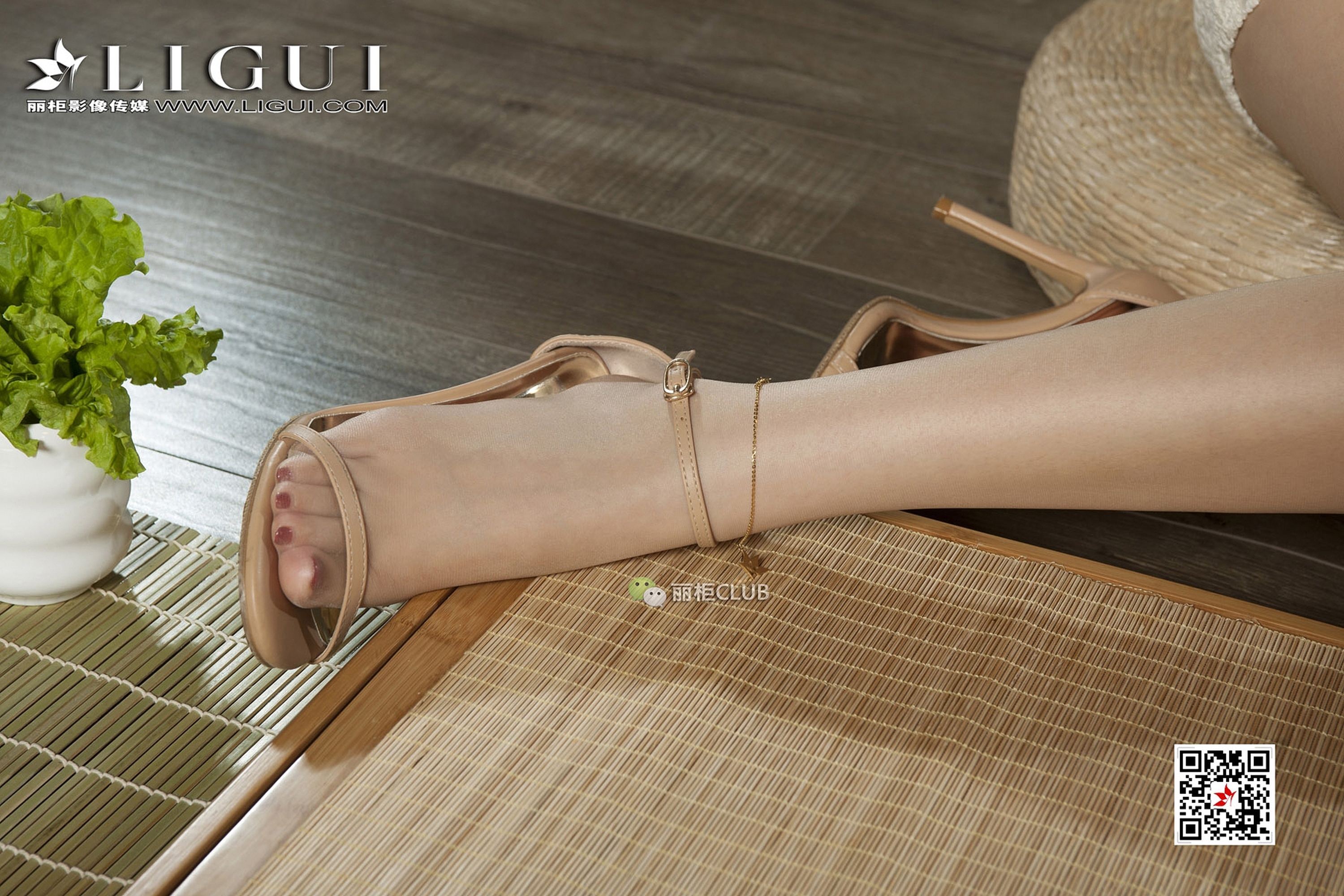 pretty lady dirty feet 71