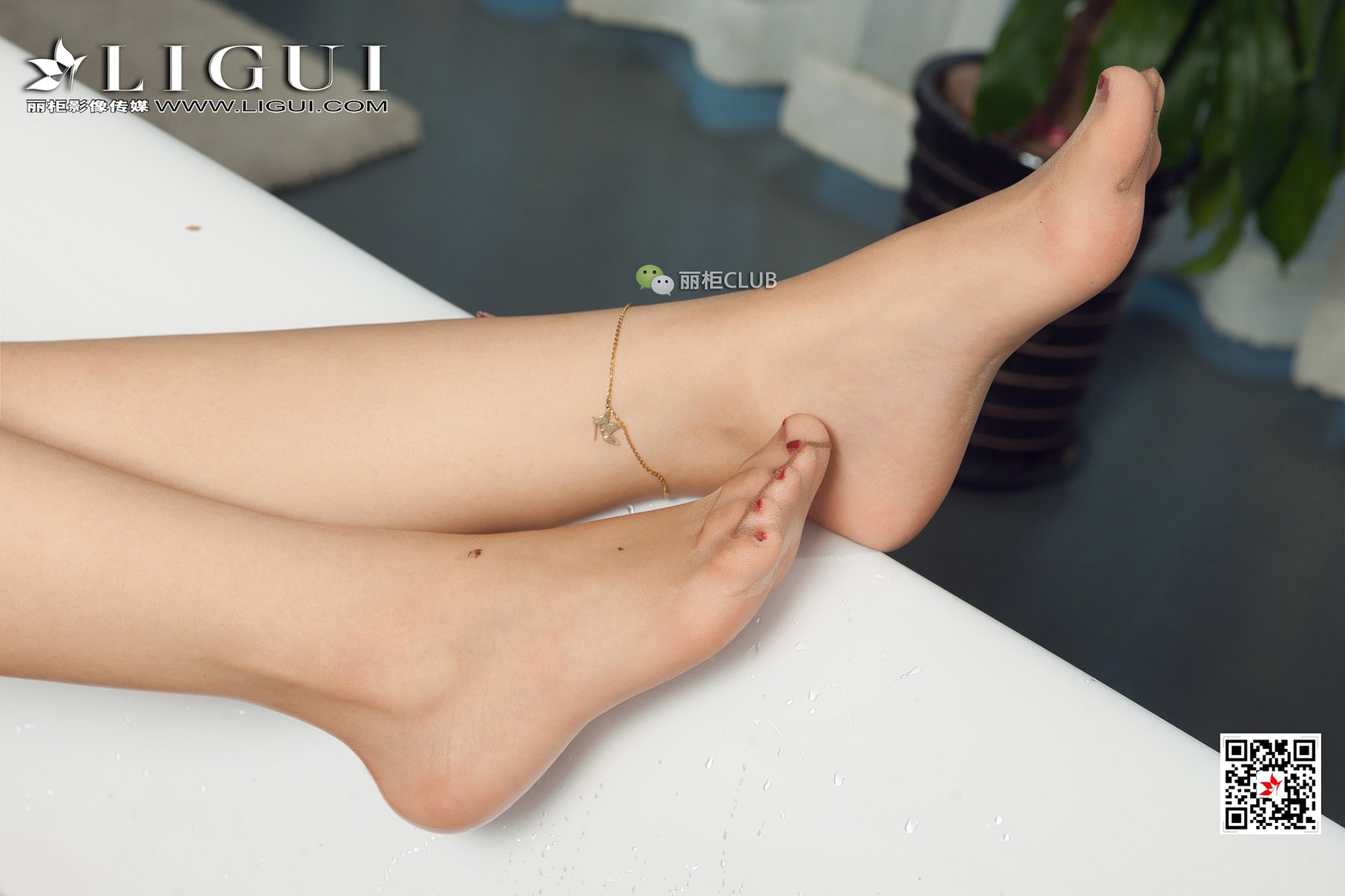 pretty lady dirty feet 73