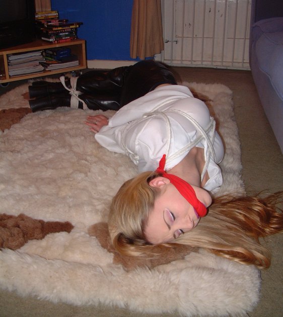 Tied Sexy Beauties 424