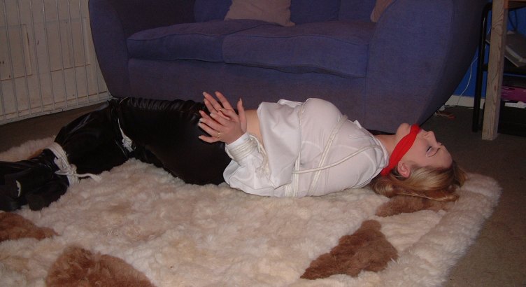 Tied Sexy Beauties 424