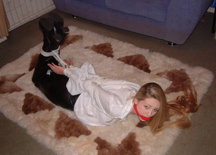 Tied Sexy Beauties 424