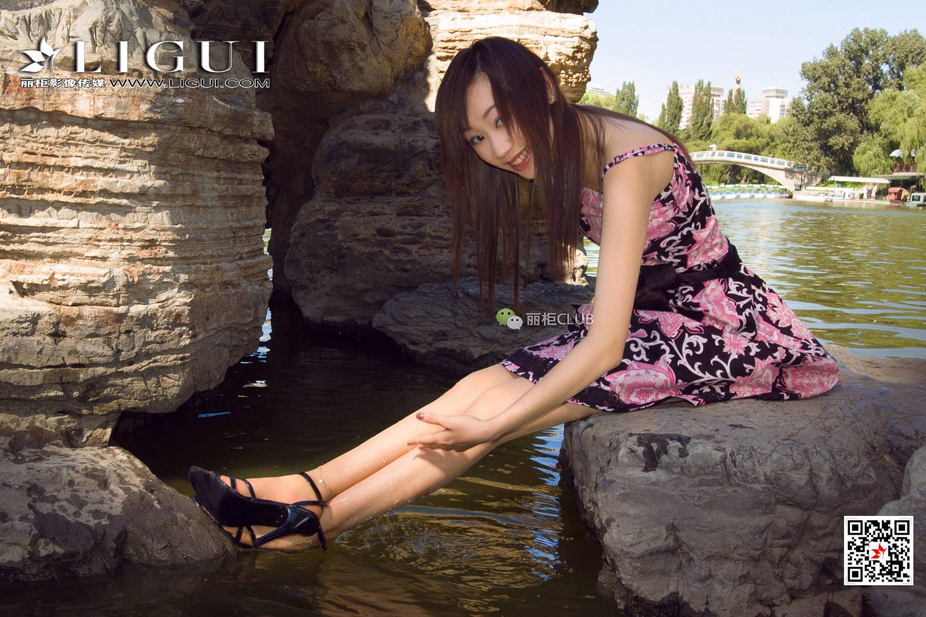 pretty lady dirty feet 75