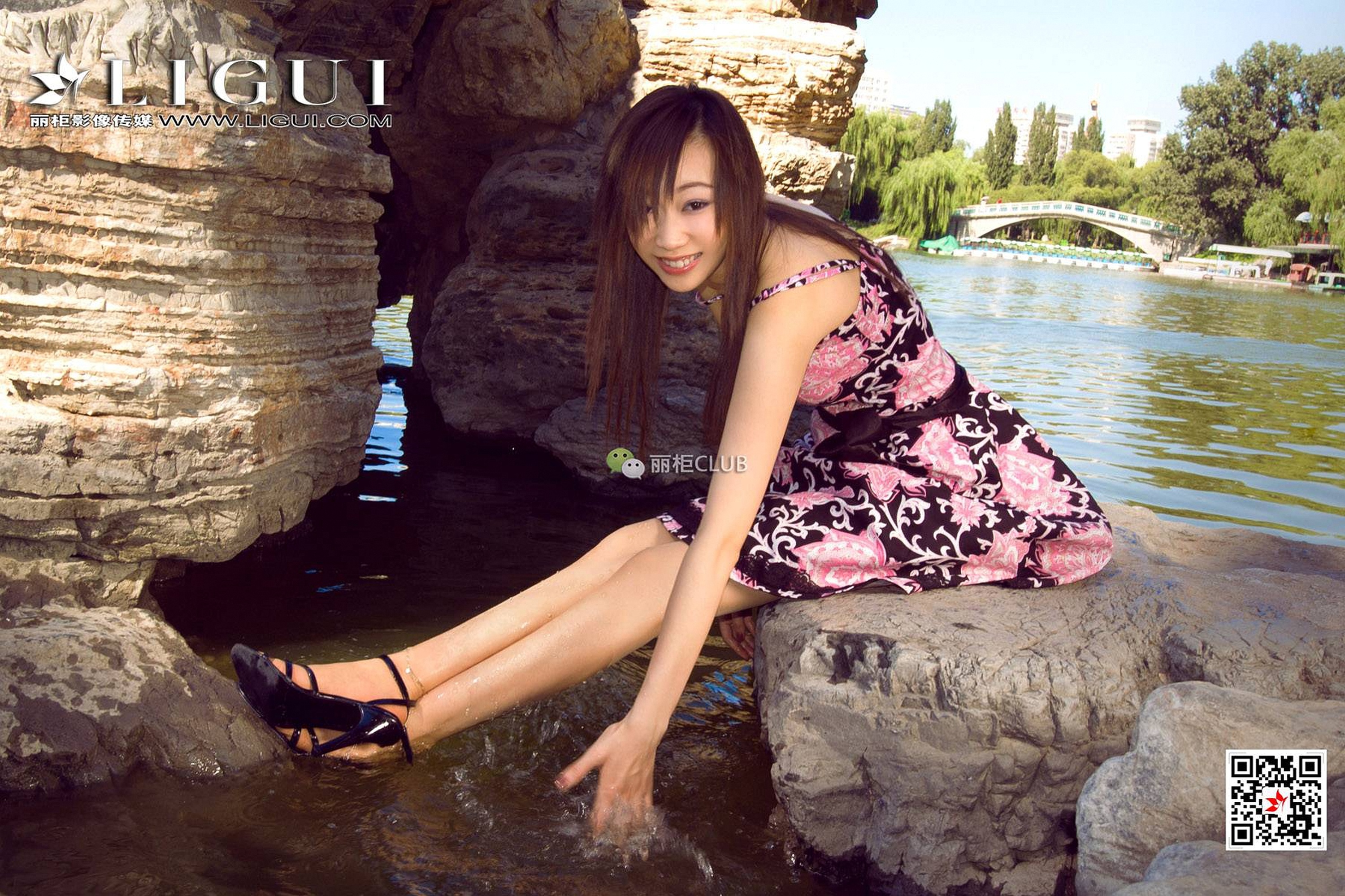 pretty lady dirty feet 75