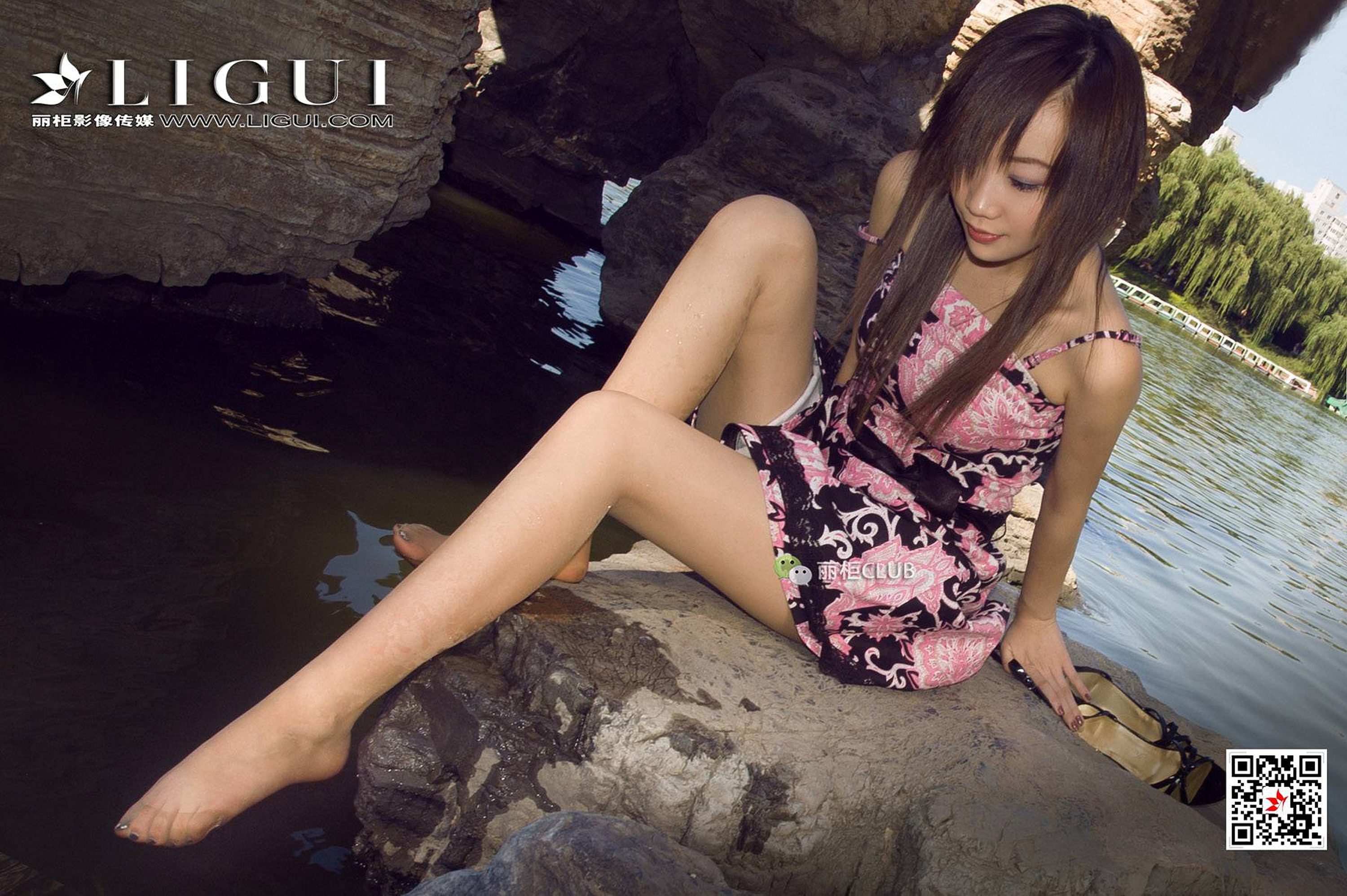 pretty lady dirty feet 75