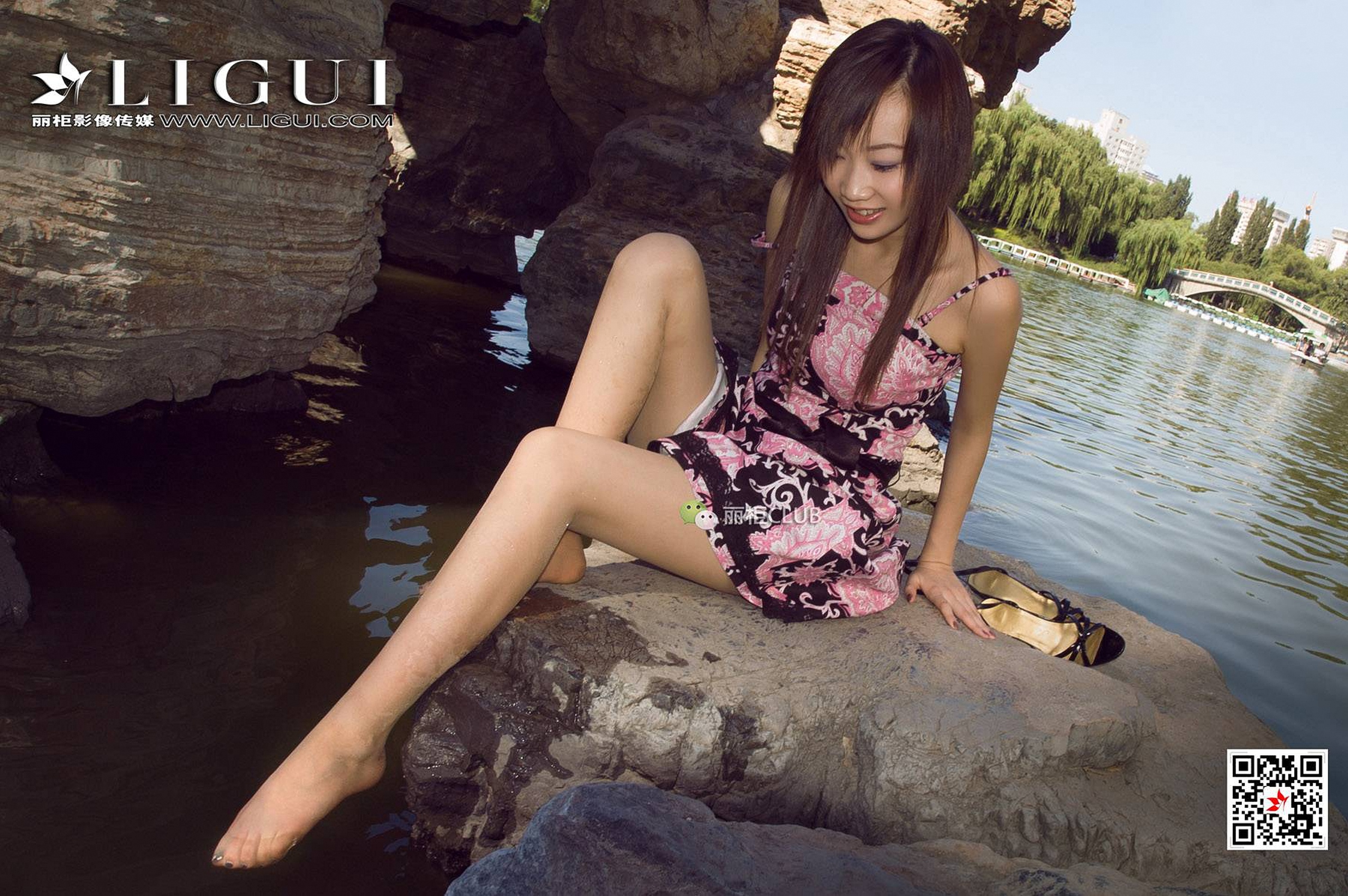 pretty lady dirty feet 75