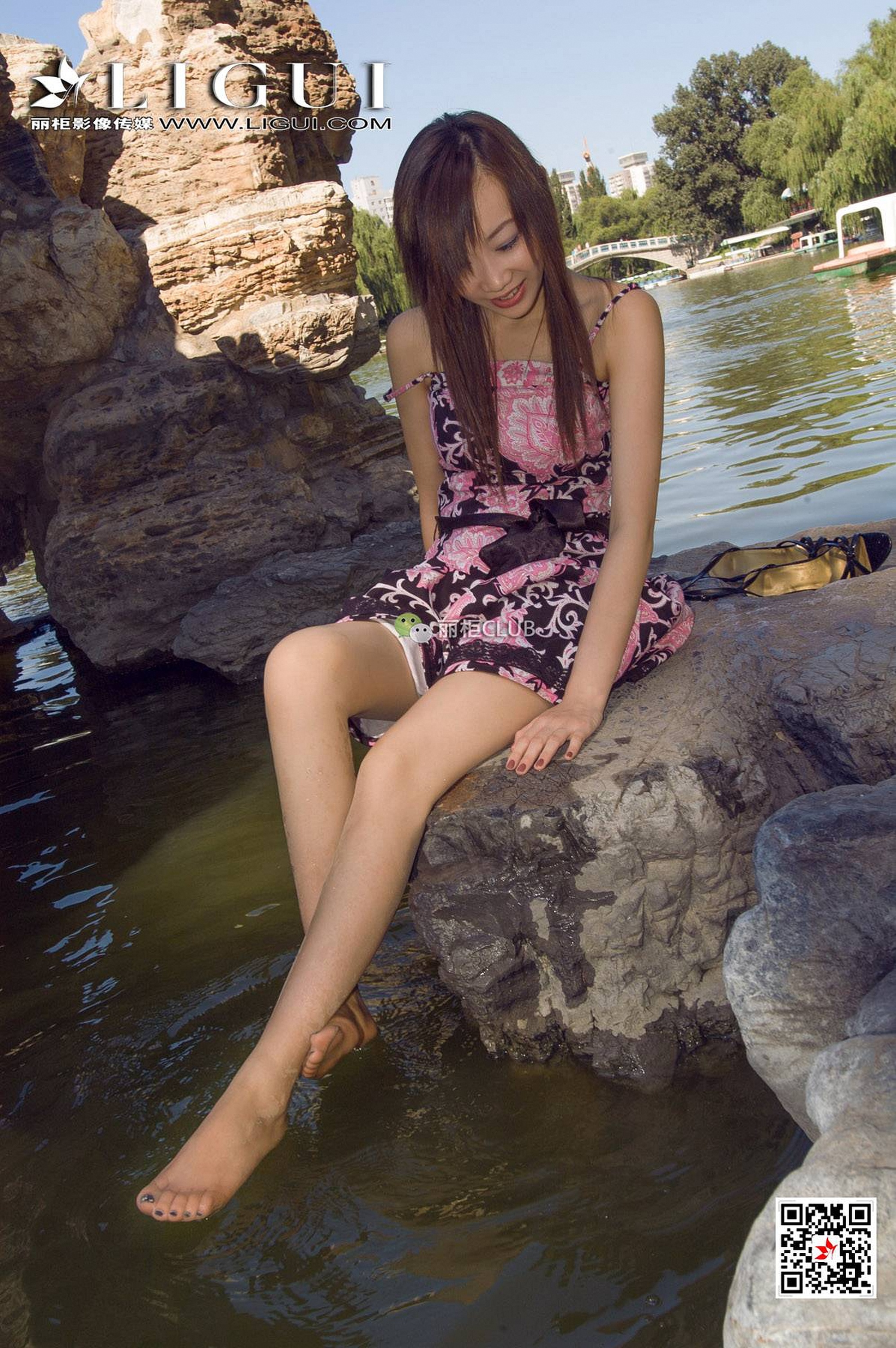 pretty lady dirty feet 75