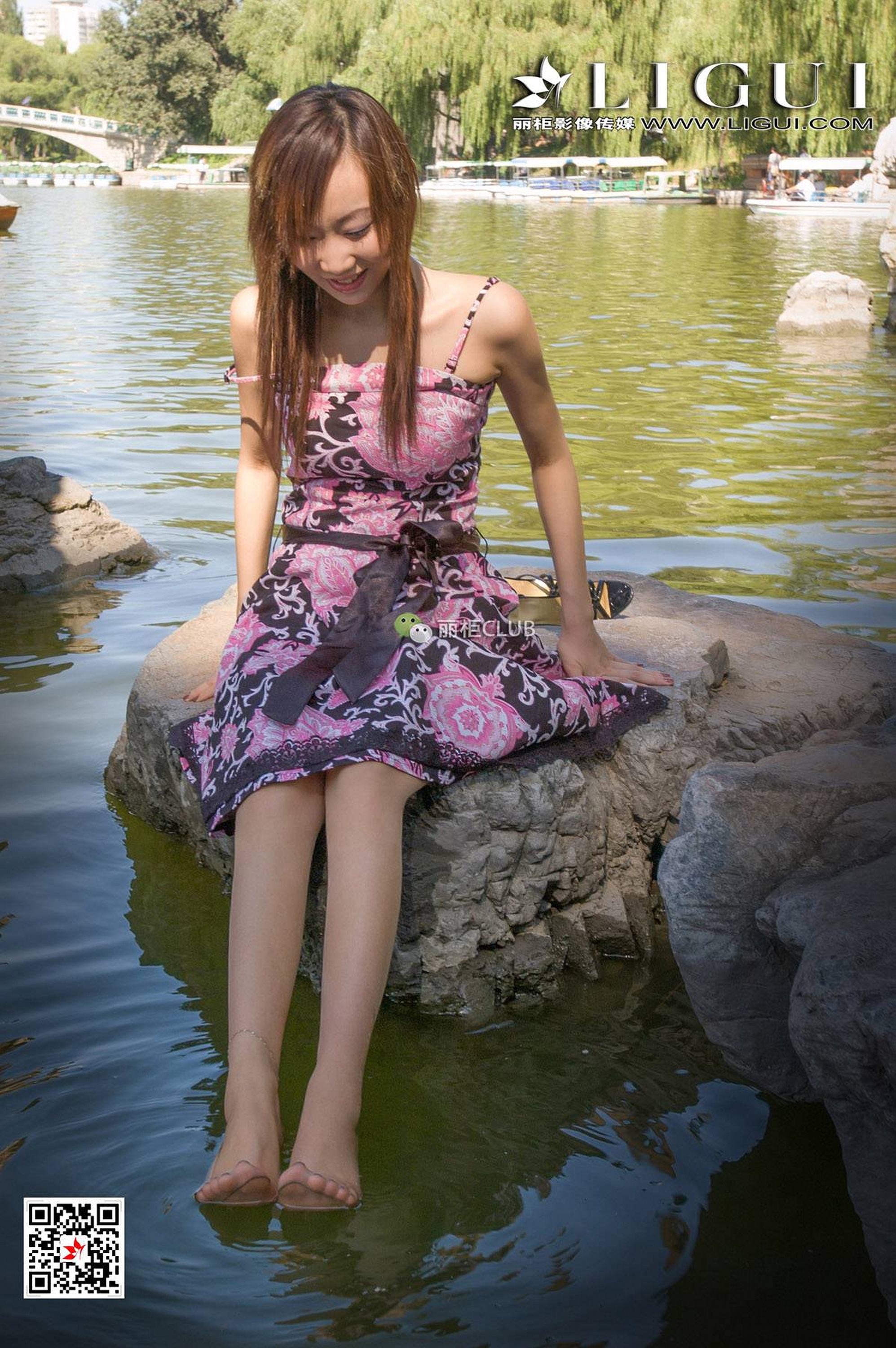 pretty lady dirty feet 75