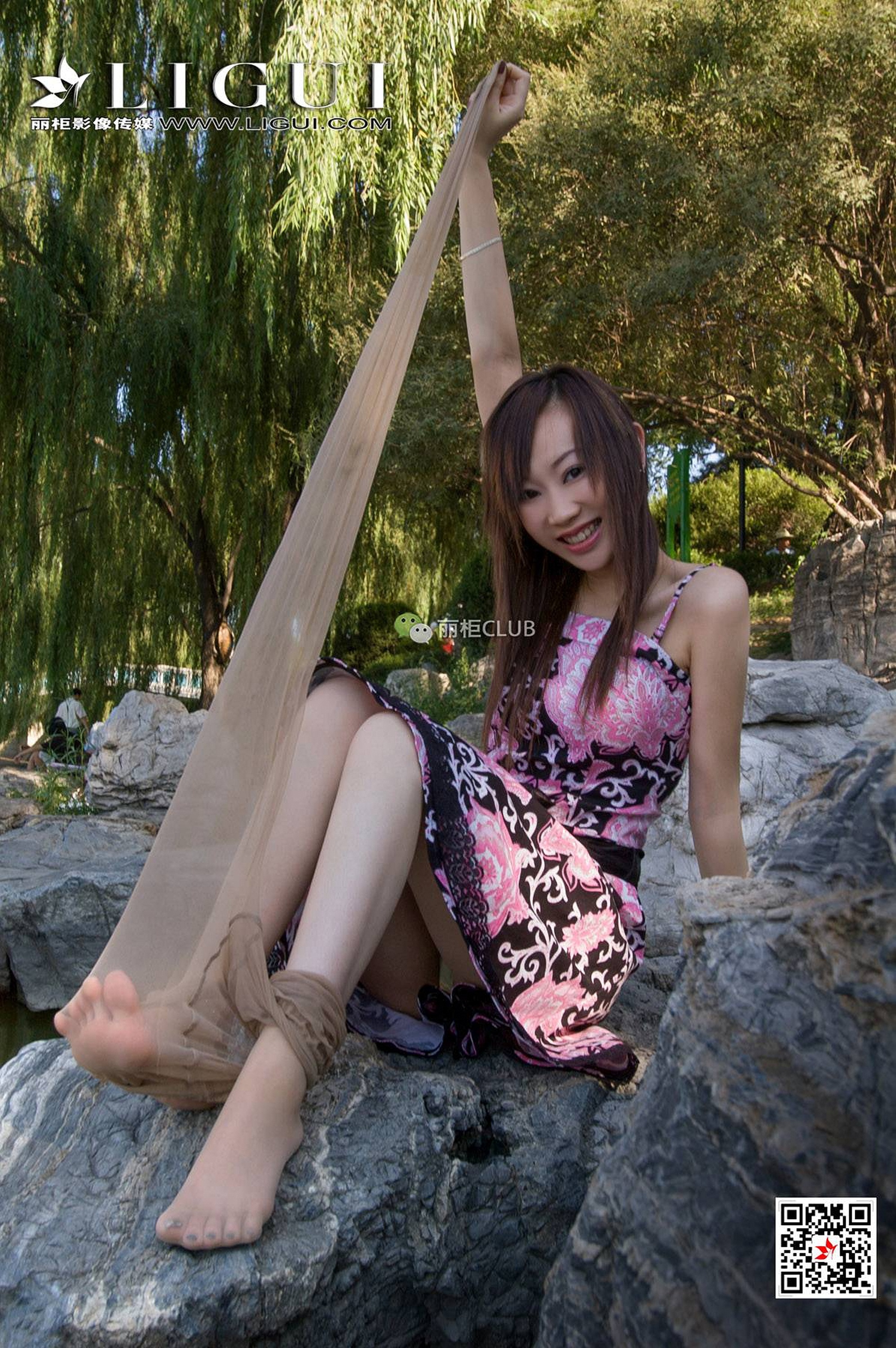 pretty lady dirty feet 75