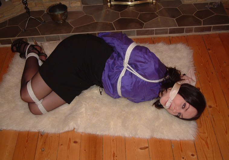 Tied Sexy Beauties 432