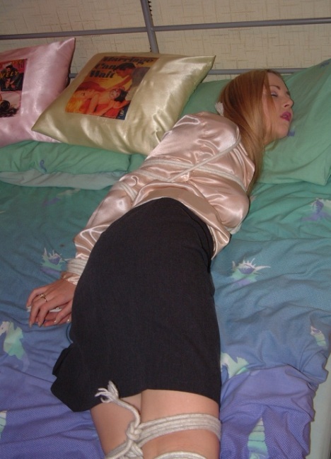 Tied Sexy Beauties 440