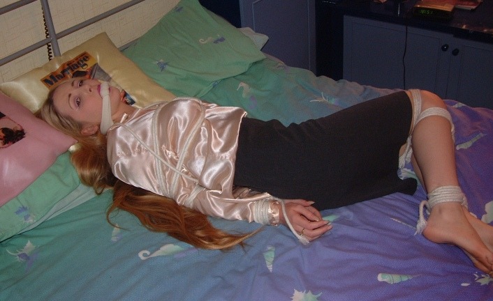 Tied Sexy Beauties 440