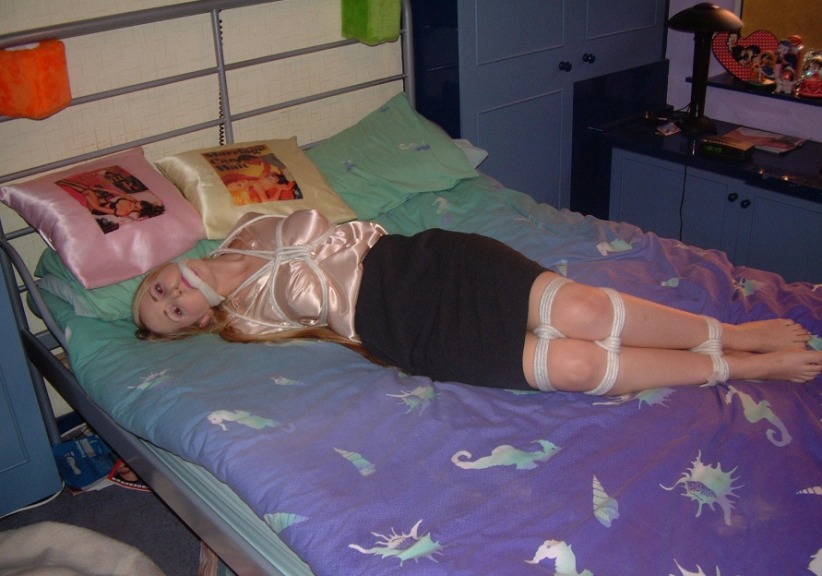 Tied Sexy Beauties 440