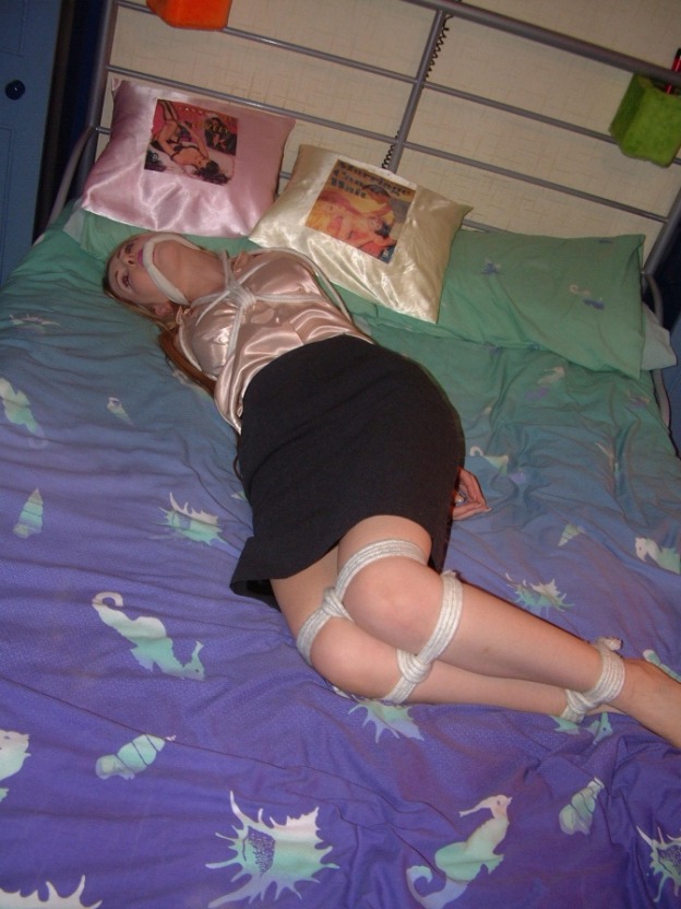 Tied Sexy Beauties 440