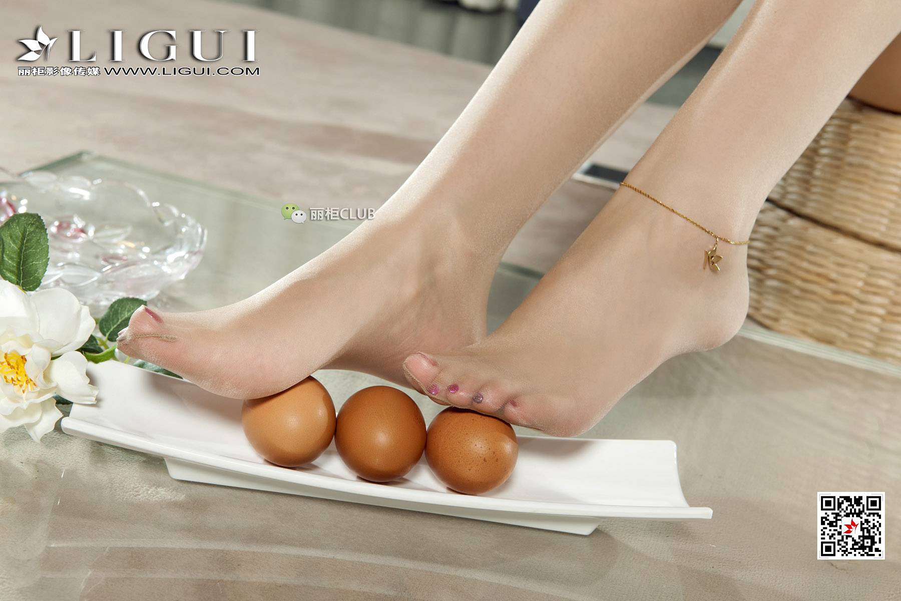 pretty lady dirty feet 77