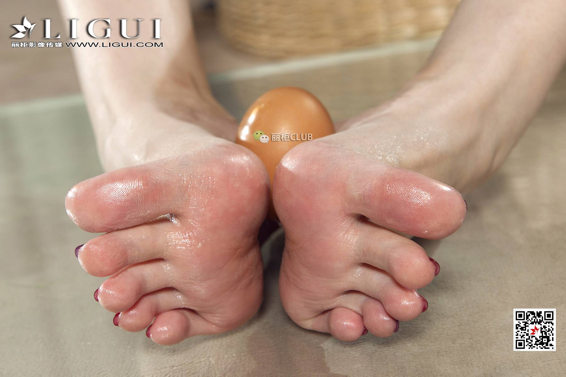 pretty lady dirty feet 77