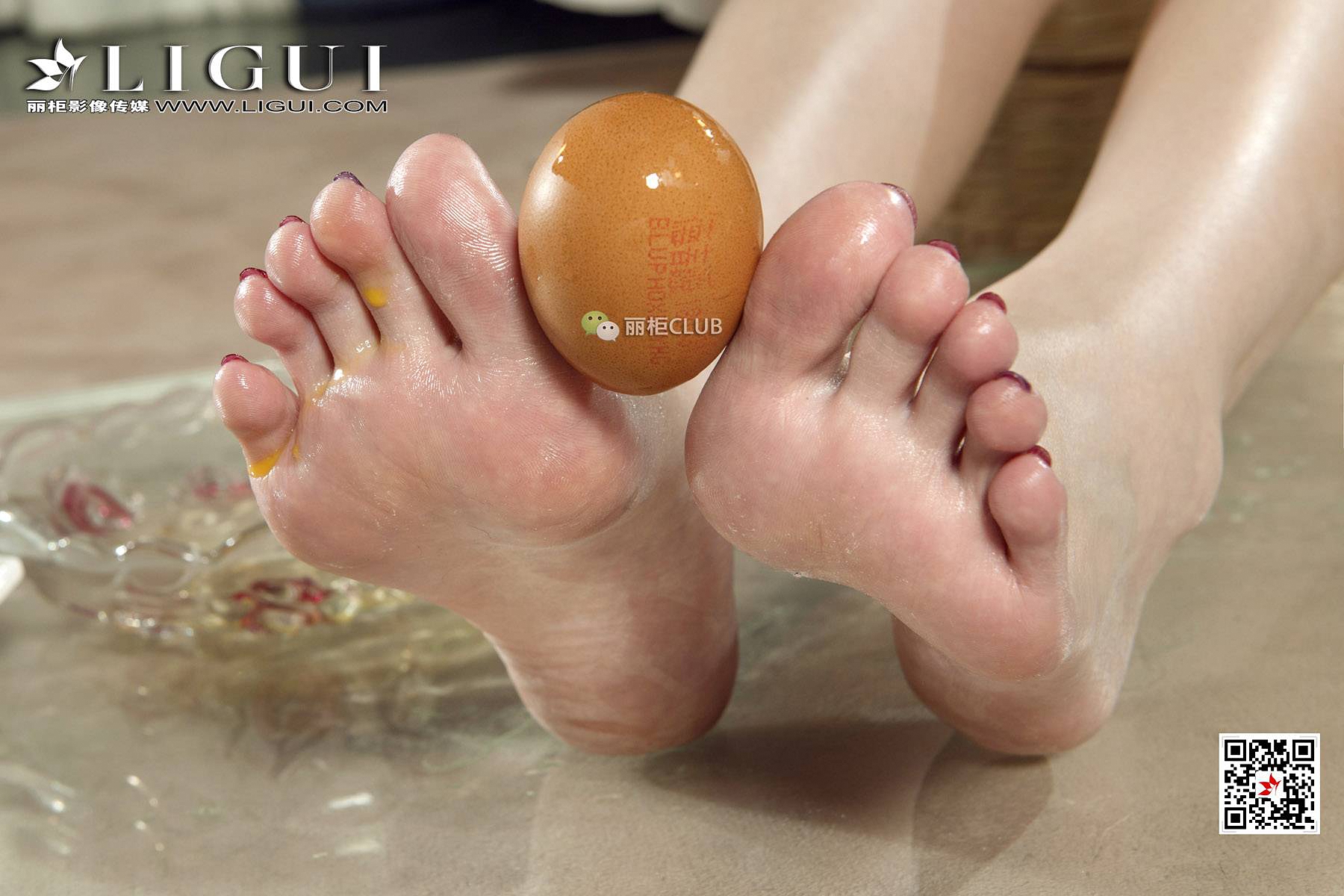 pretty lady dirty feet 77