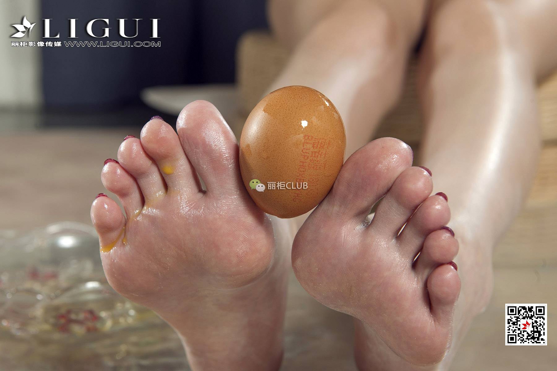 pretty lady dirty feet 77