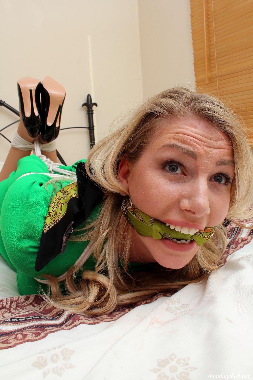 Tied Sexy Beauties 470-2