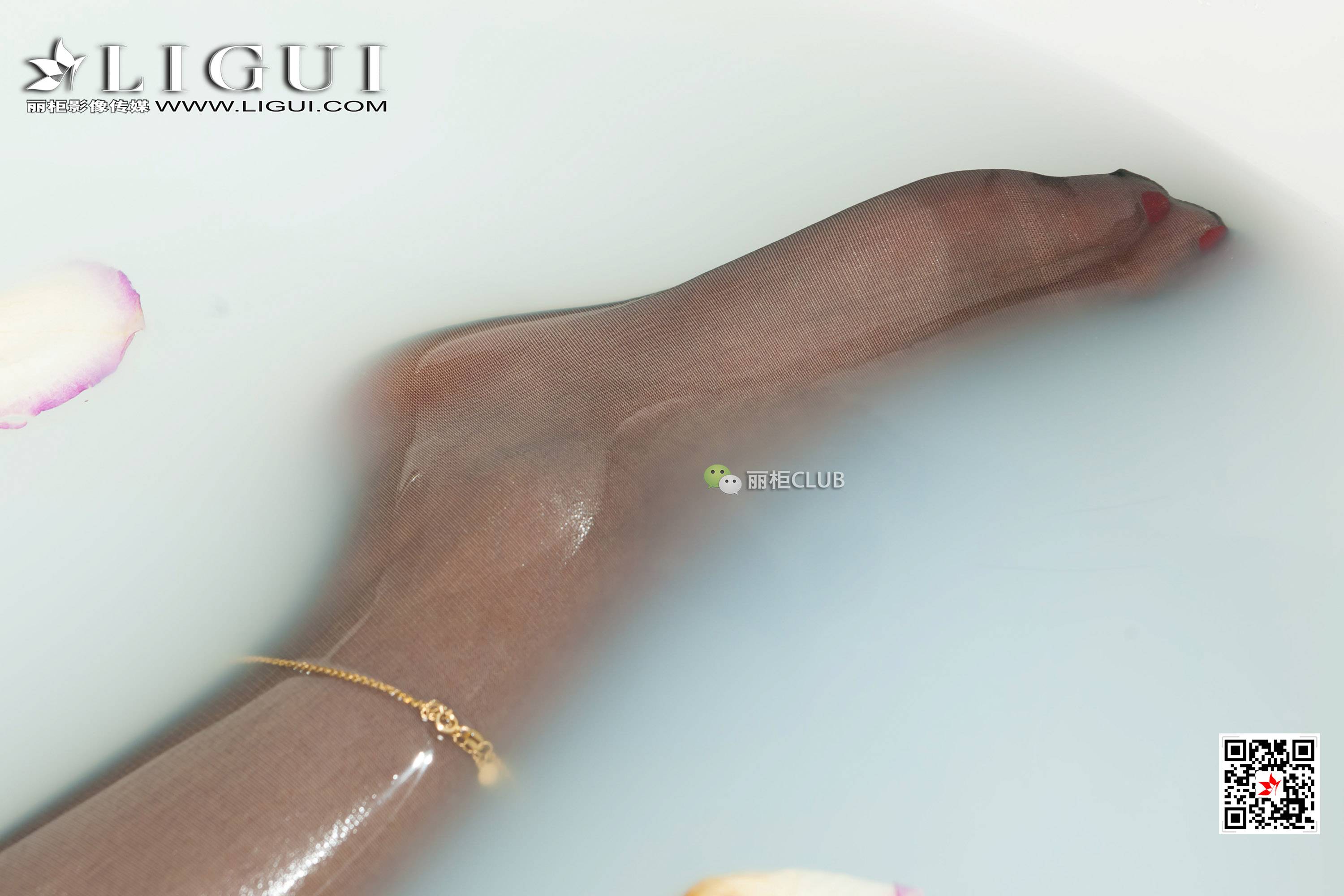 pretty lady dirty feet 79