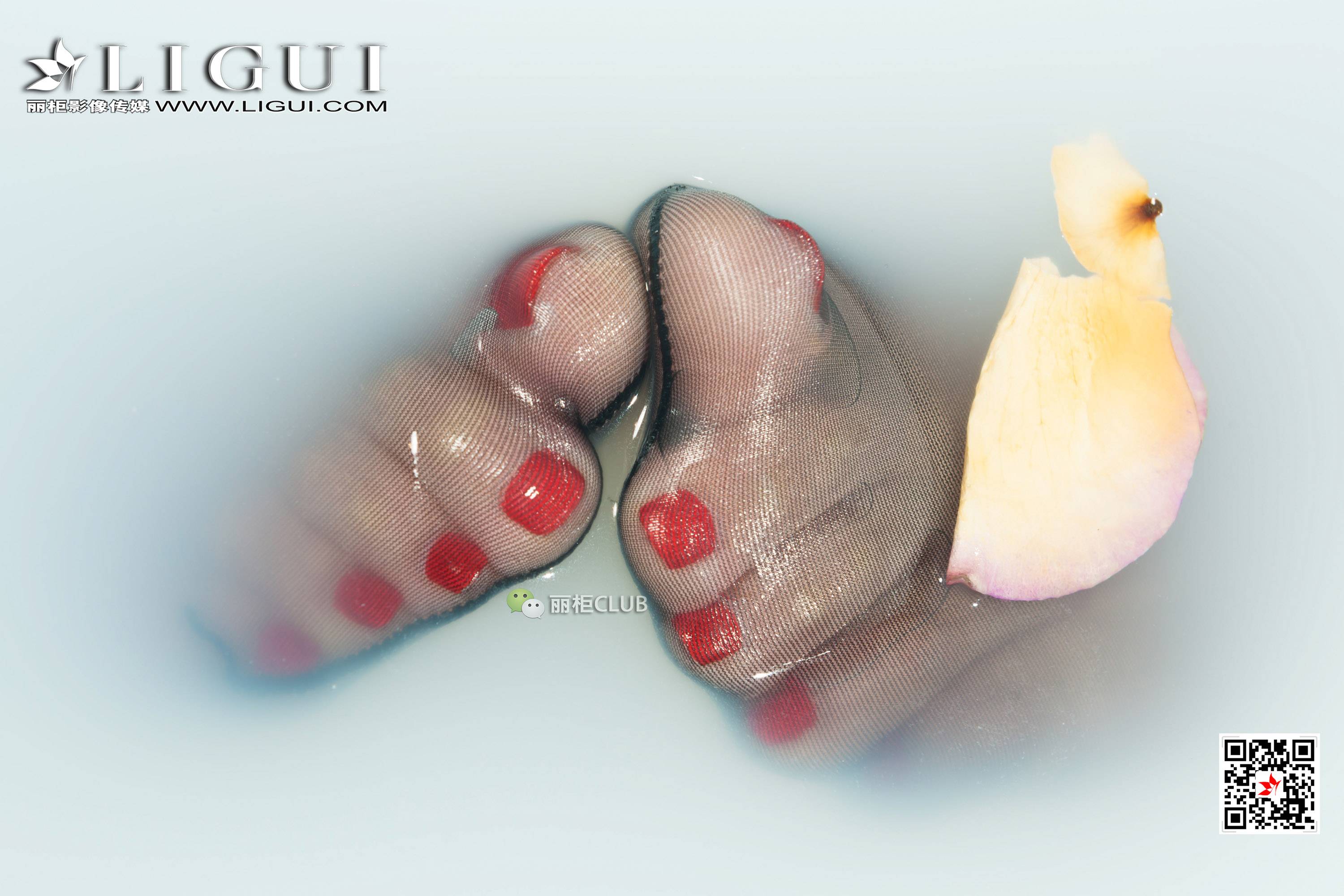 pretty lady dirty feet 79