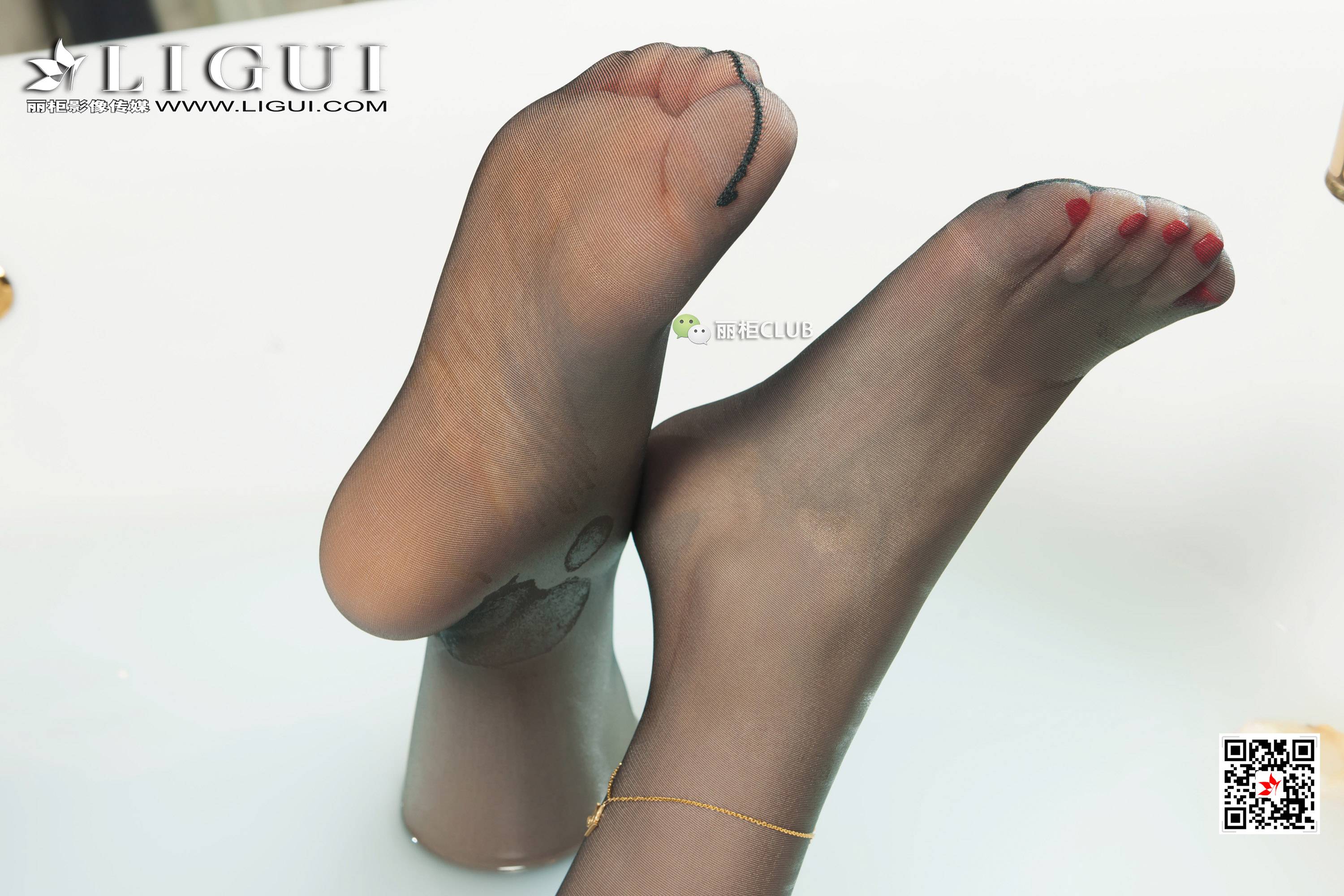 pretty lady dirty feet 79