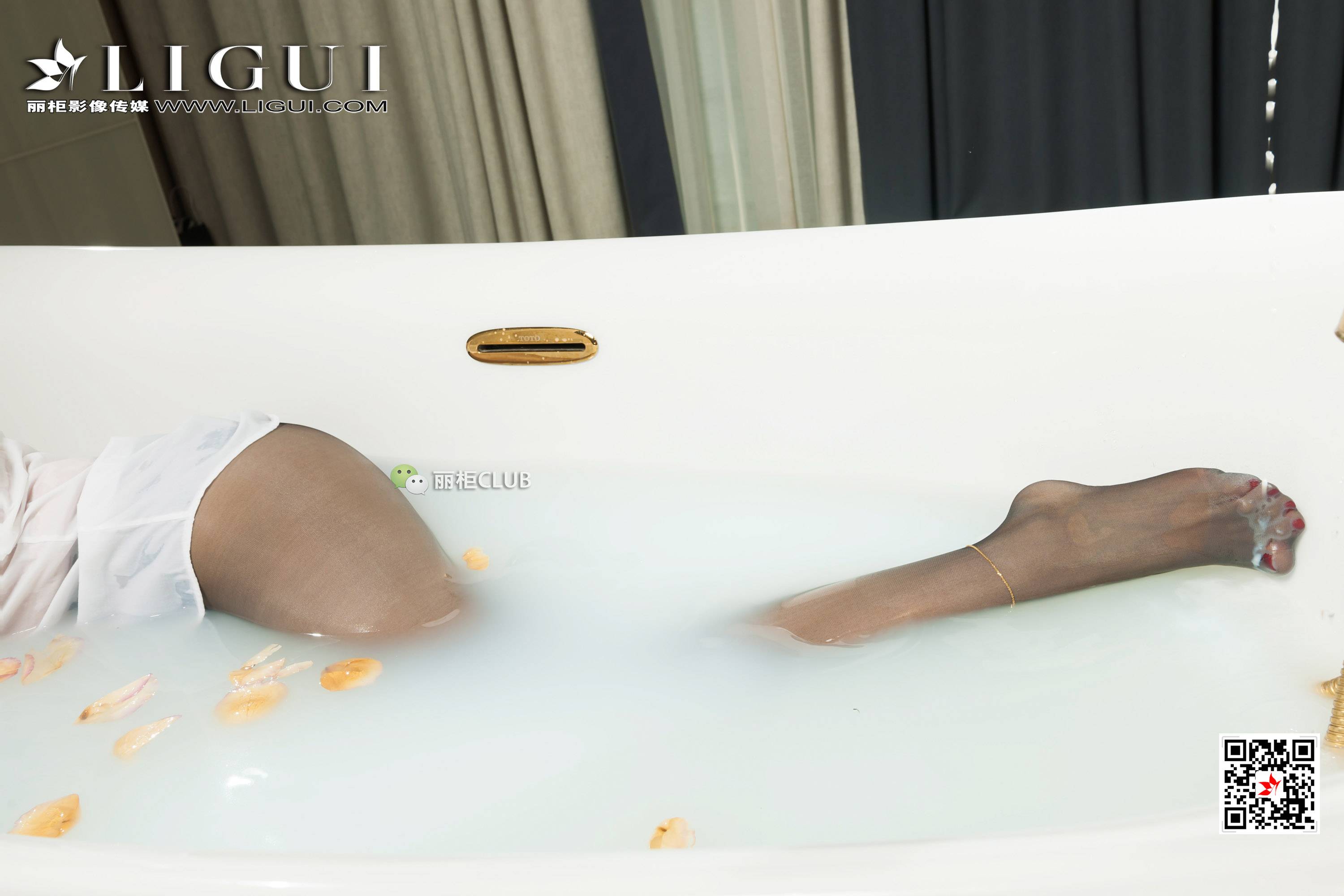 pretty lady dirty feet 79