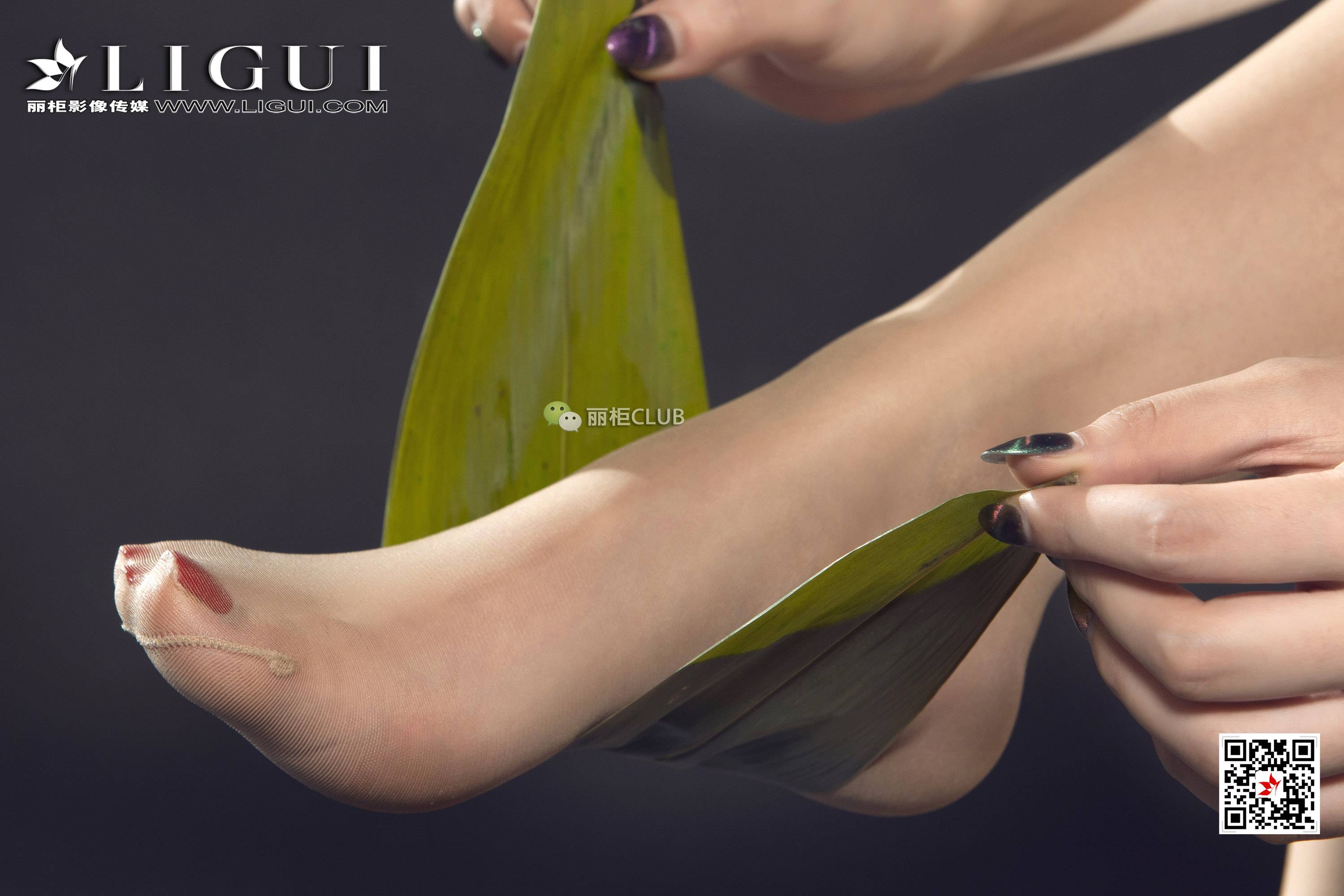 pretty lady dirty feet 80