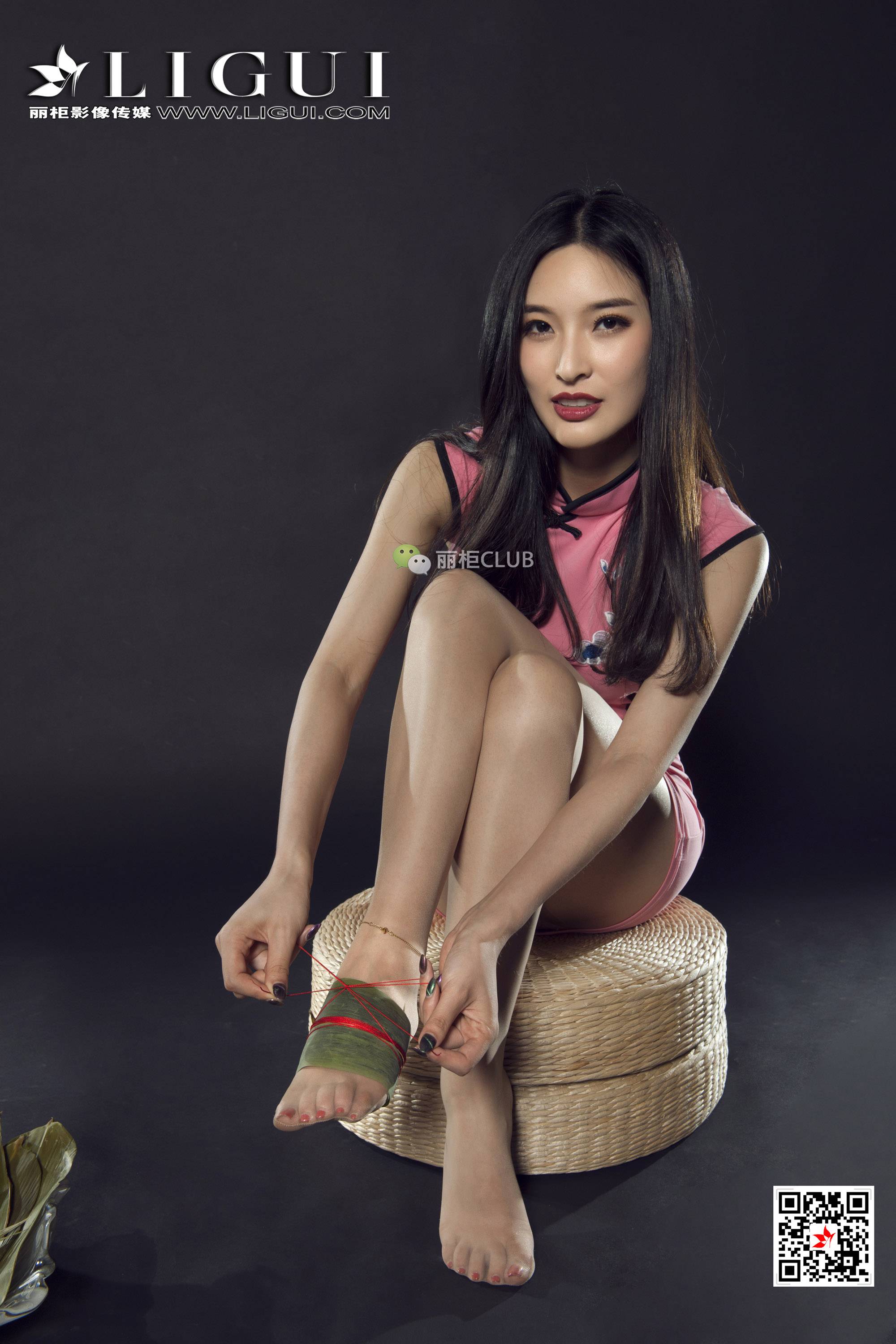 pretty lady dirty feet 80