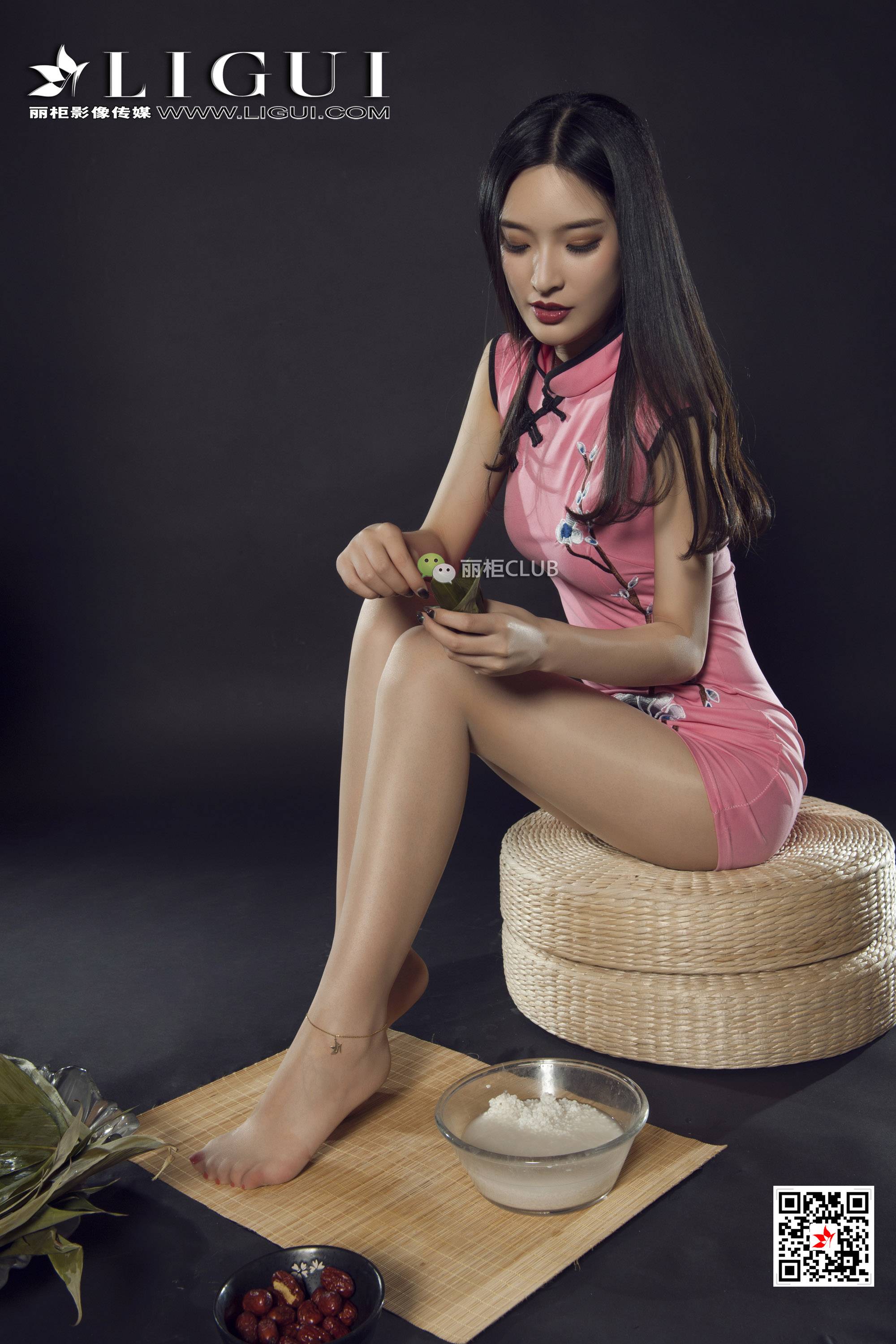 pretty lady dirty feet 80