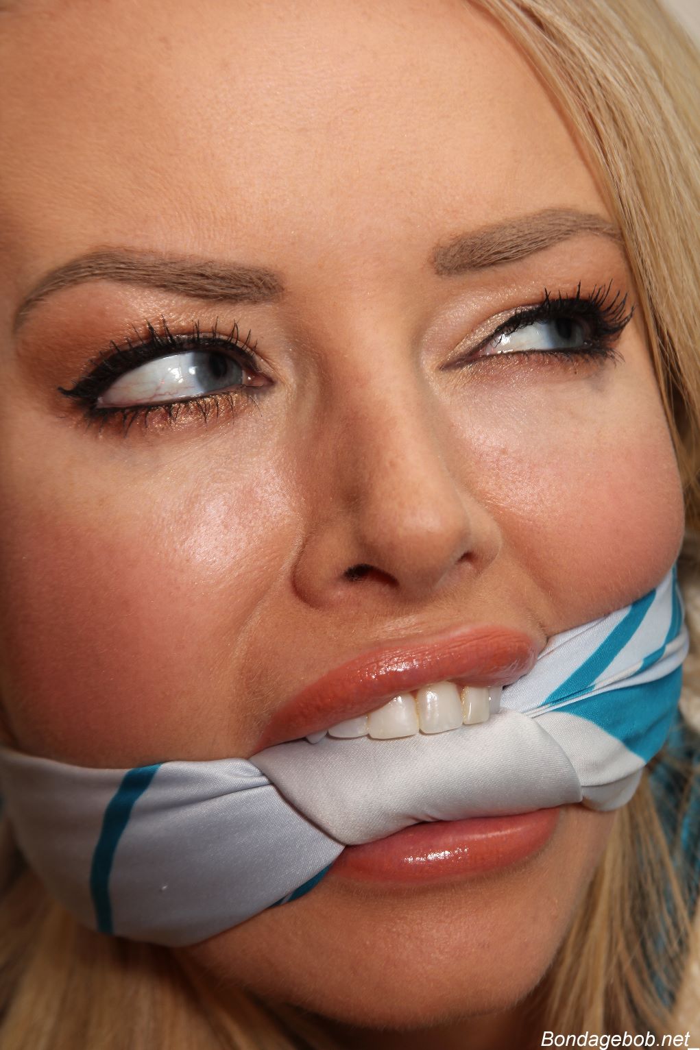 Tied Sexy Beauties 480-3