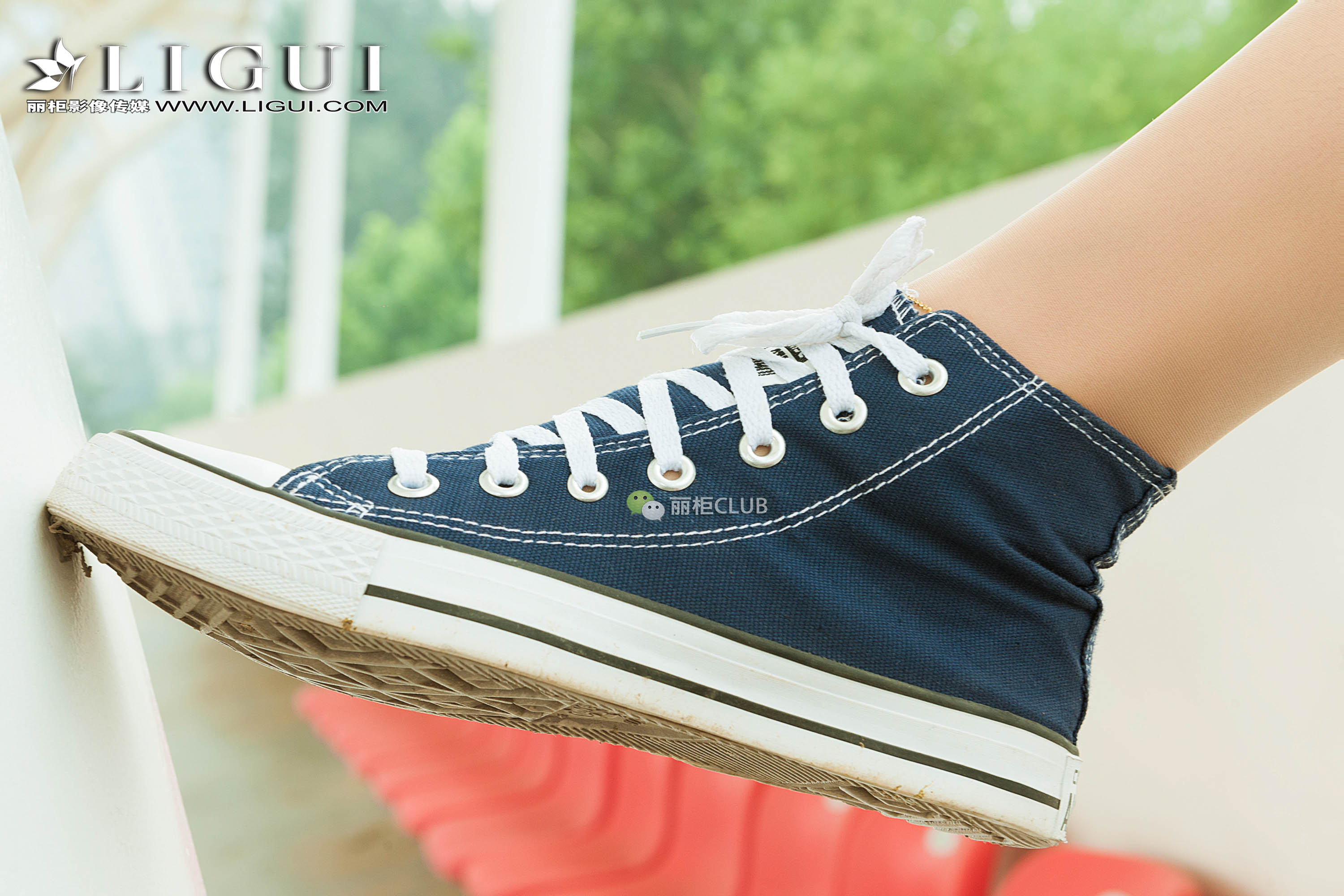 pretty lady dirty feet 82