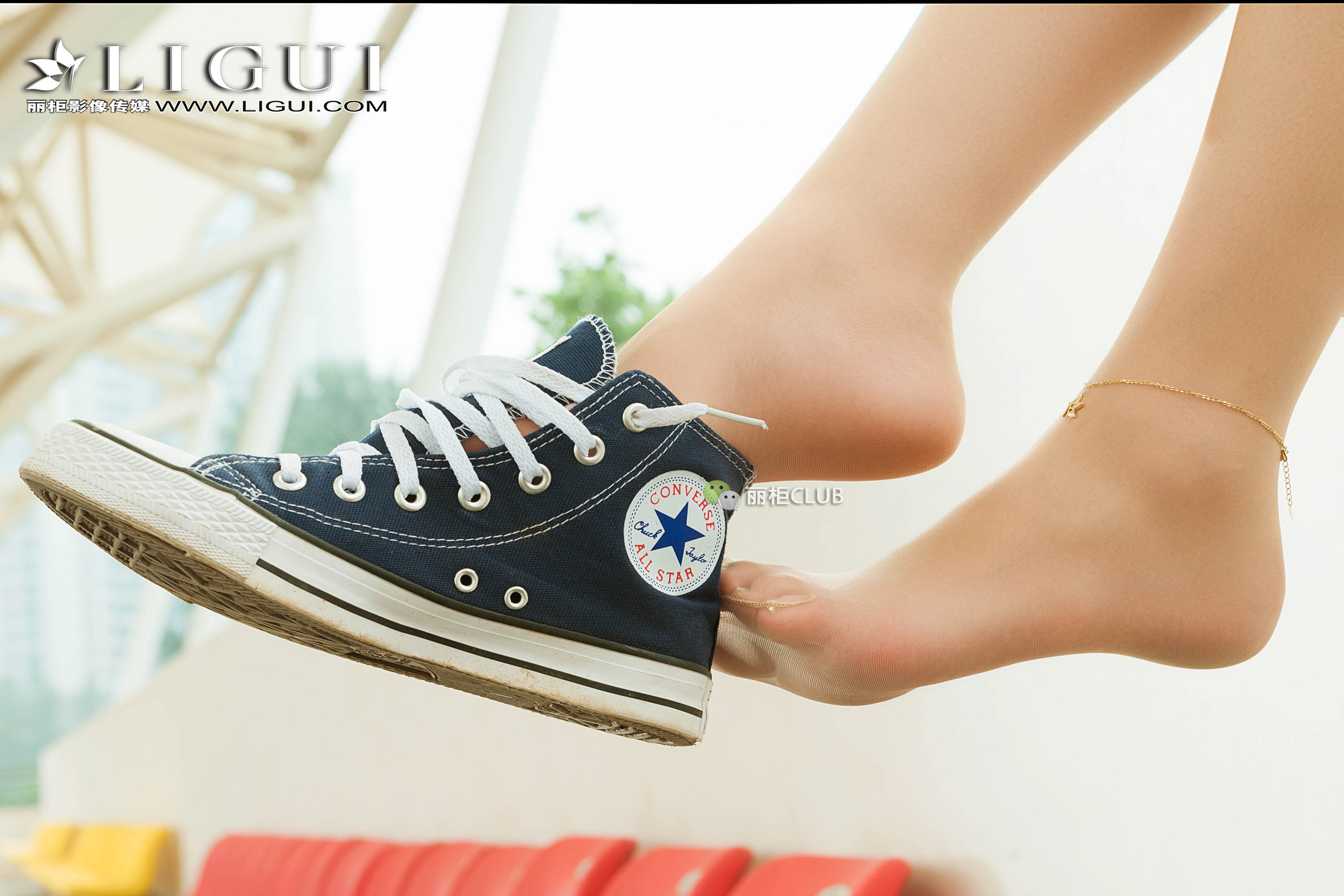 pretty lady dirty feet 82