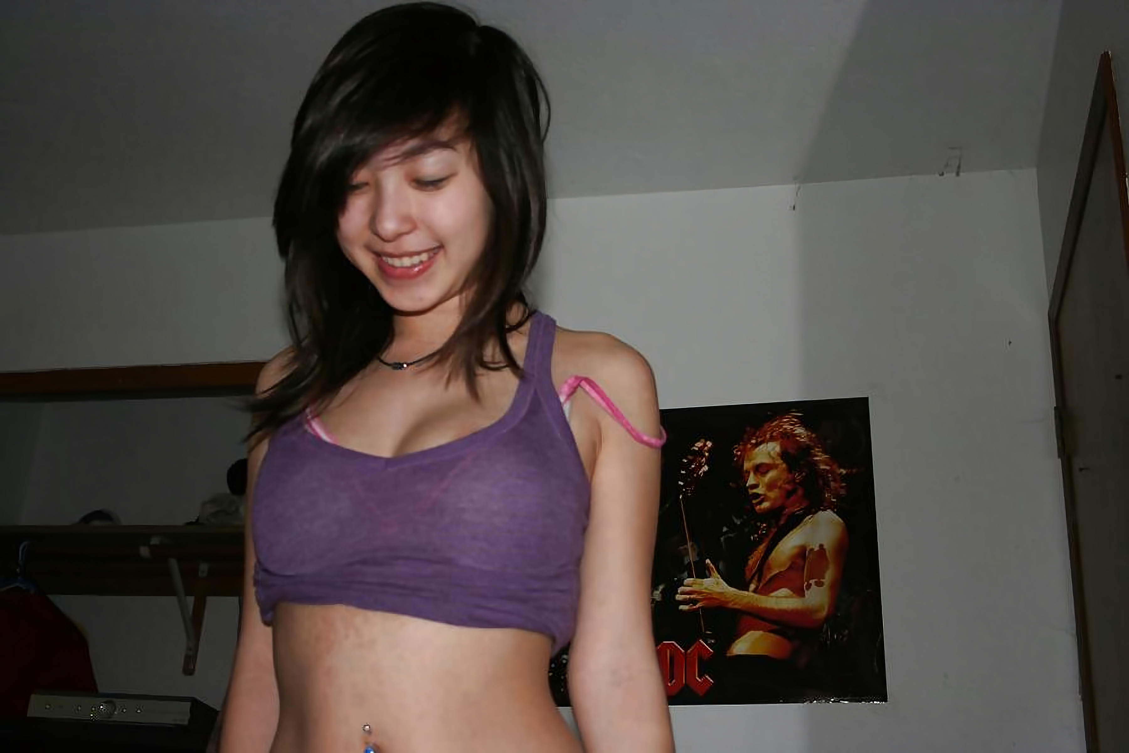 Asian slut Deira loves sucking cock