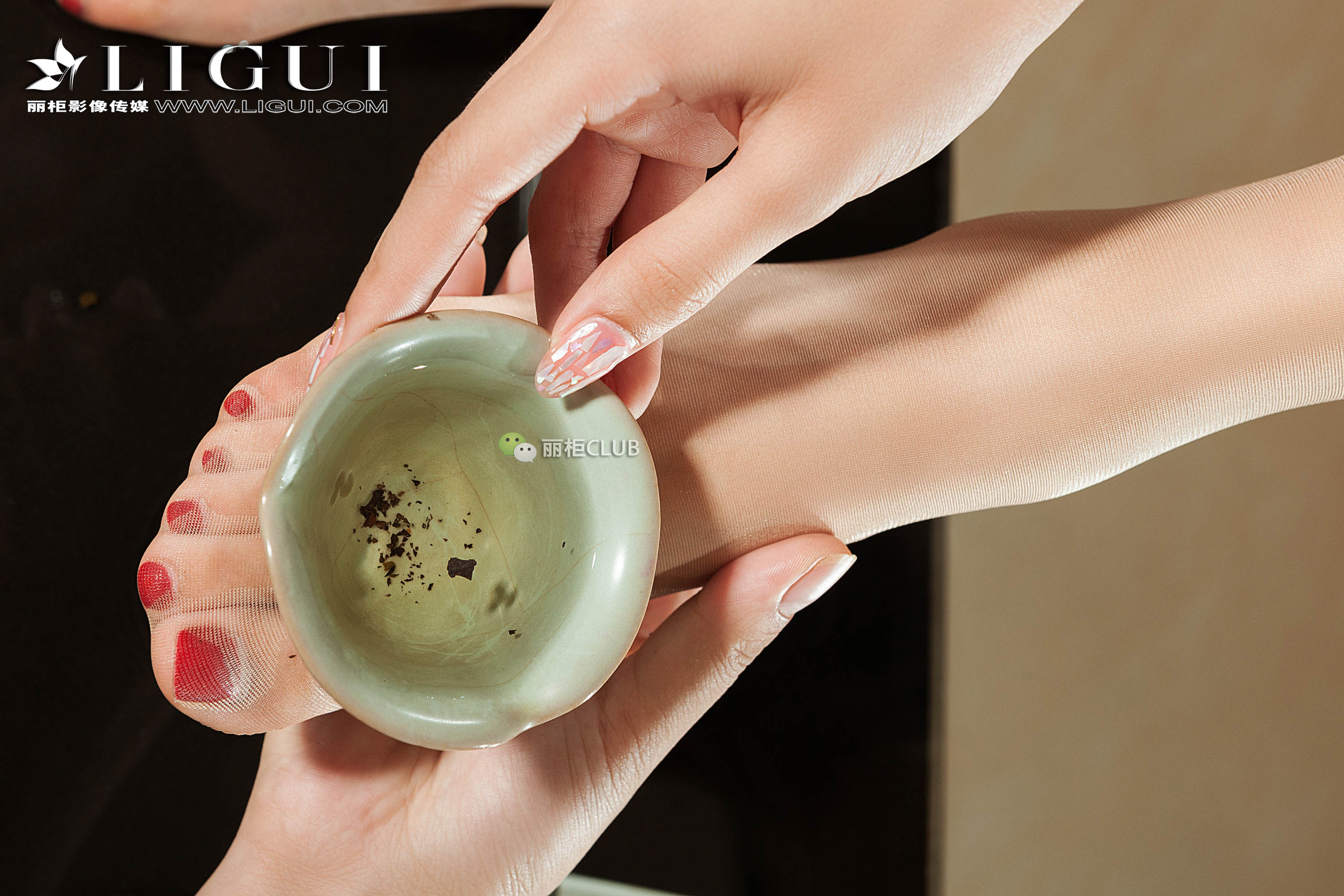 pretty lady dirty feet 83