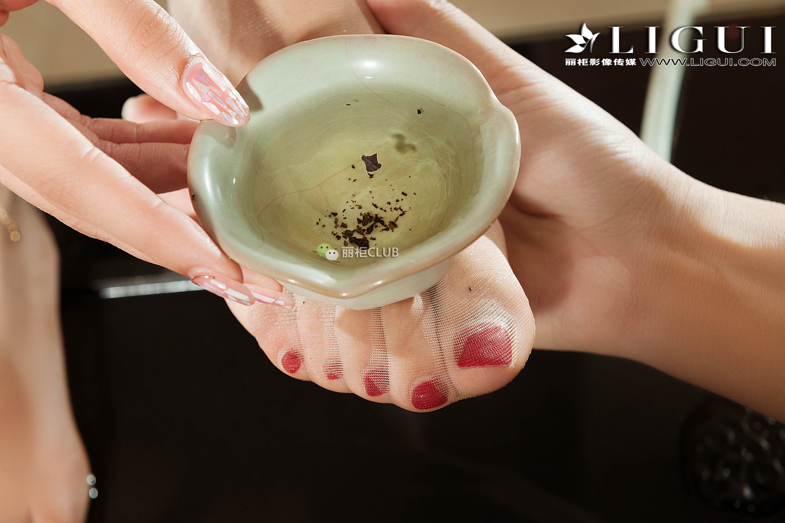 pretty lady dirty feet 83