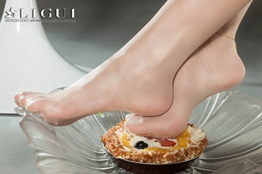 pretty lady dirty feet 84