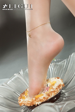 pretty lady dirty feet 84