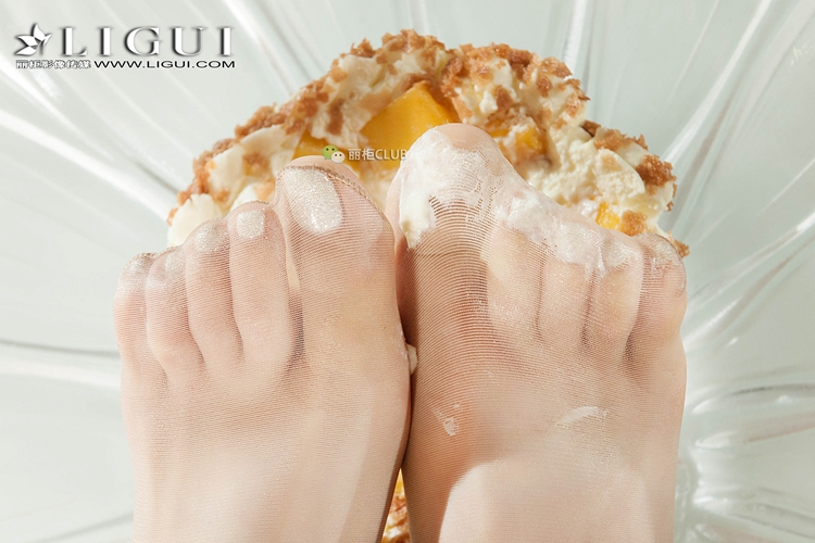 pretty lady dirty feet 84