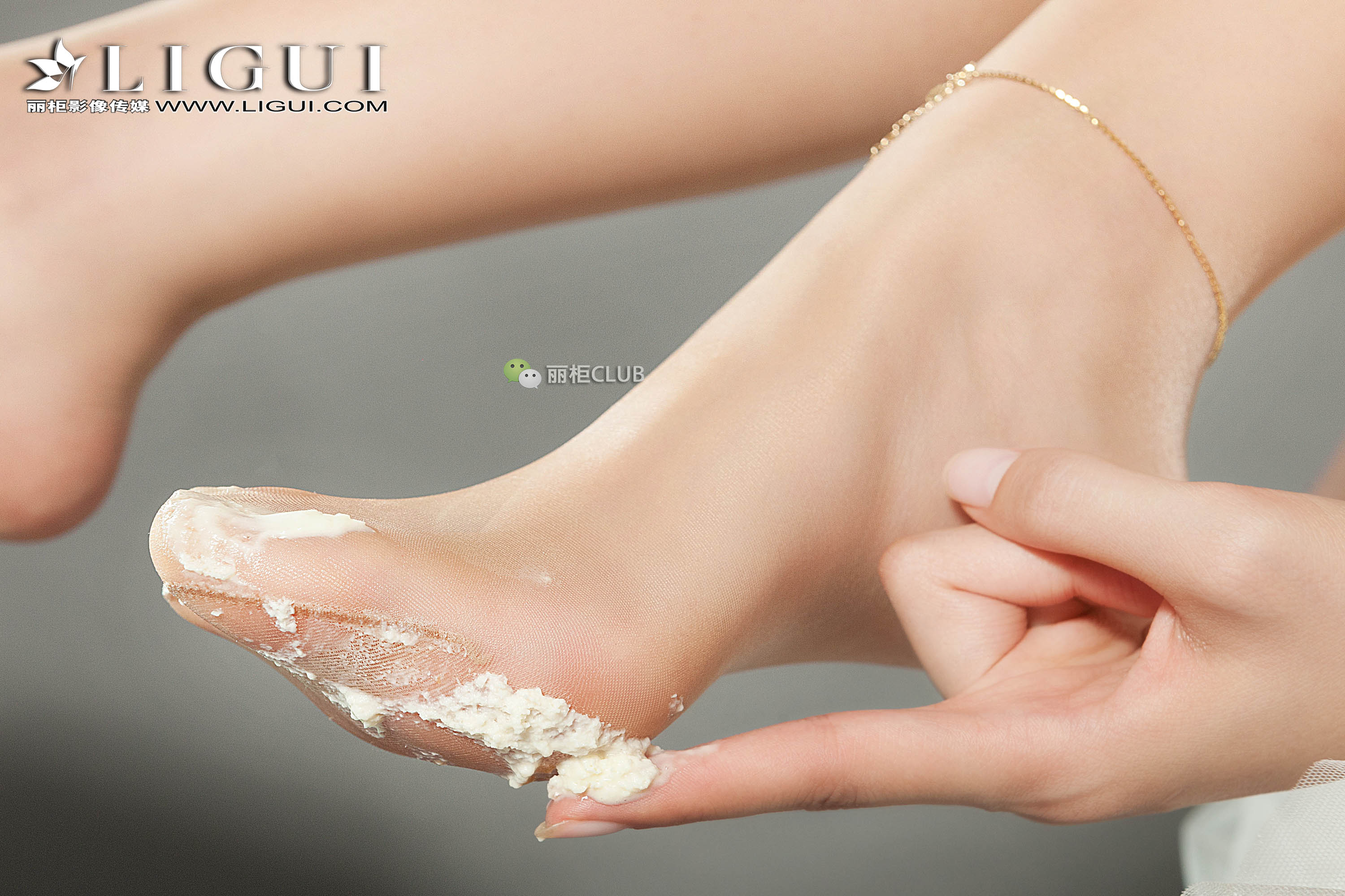 pretty lady dirty feet 84