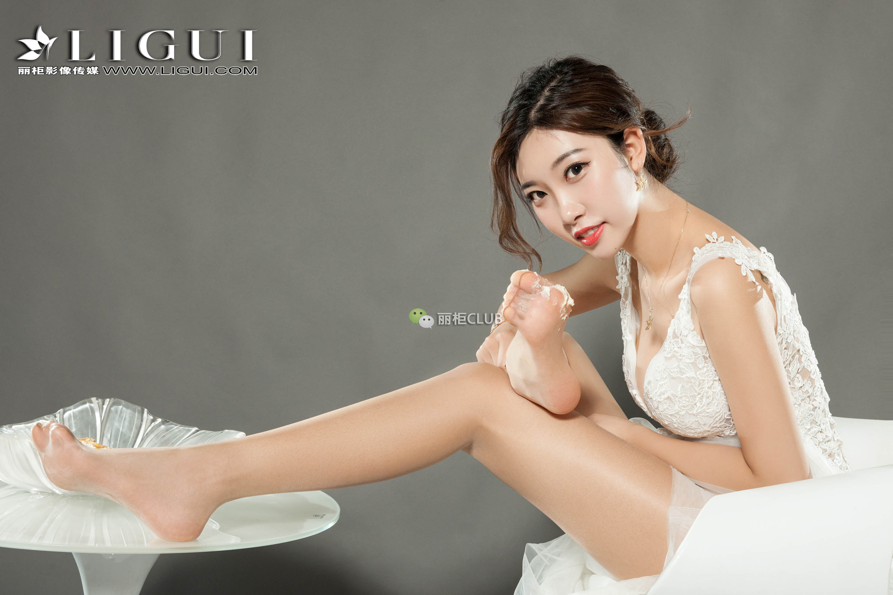 pretty lady dirty feet 84