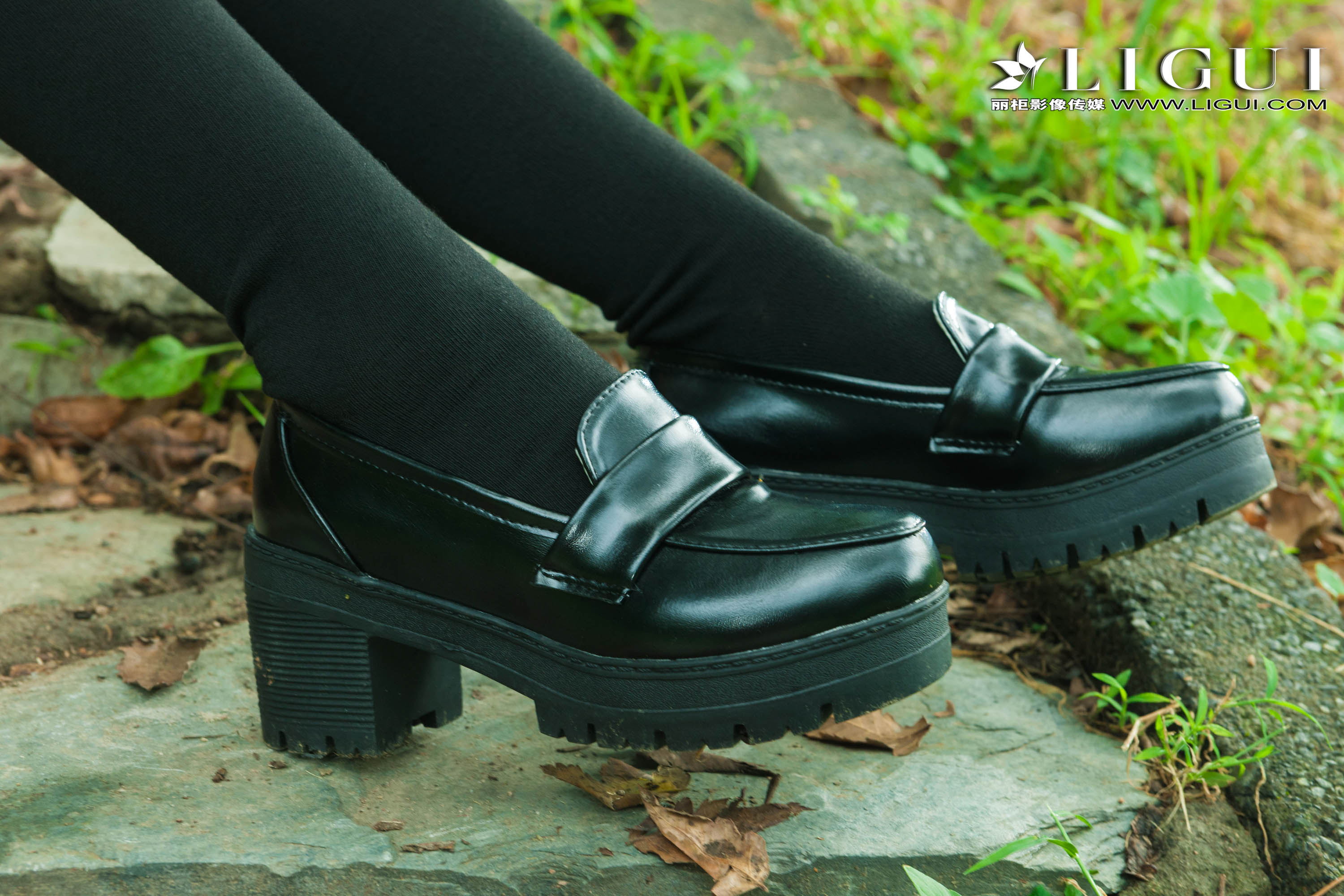 pretty lady dirty feet 85