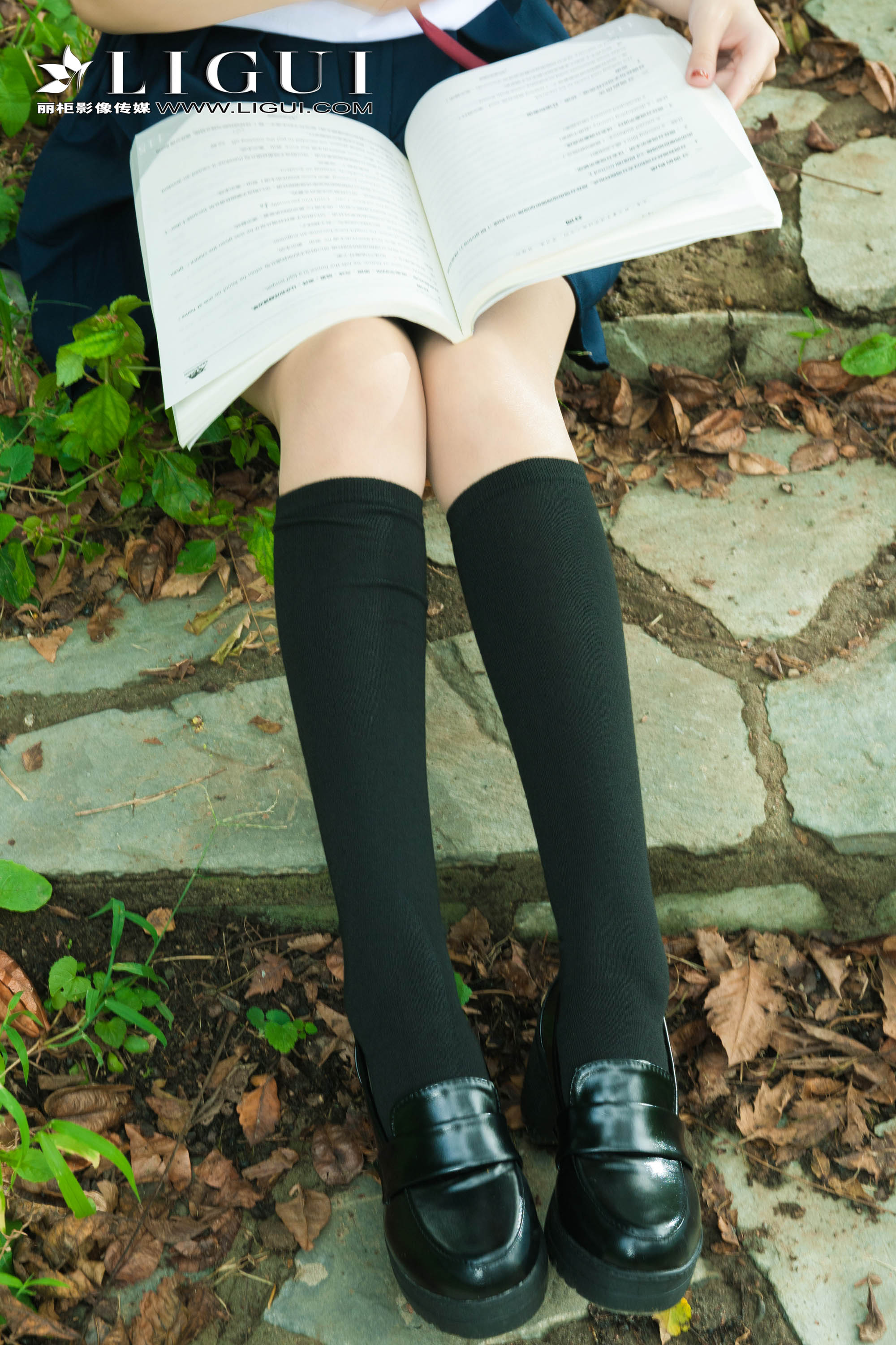 pretty lady dirty feet 85